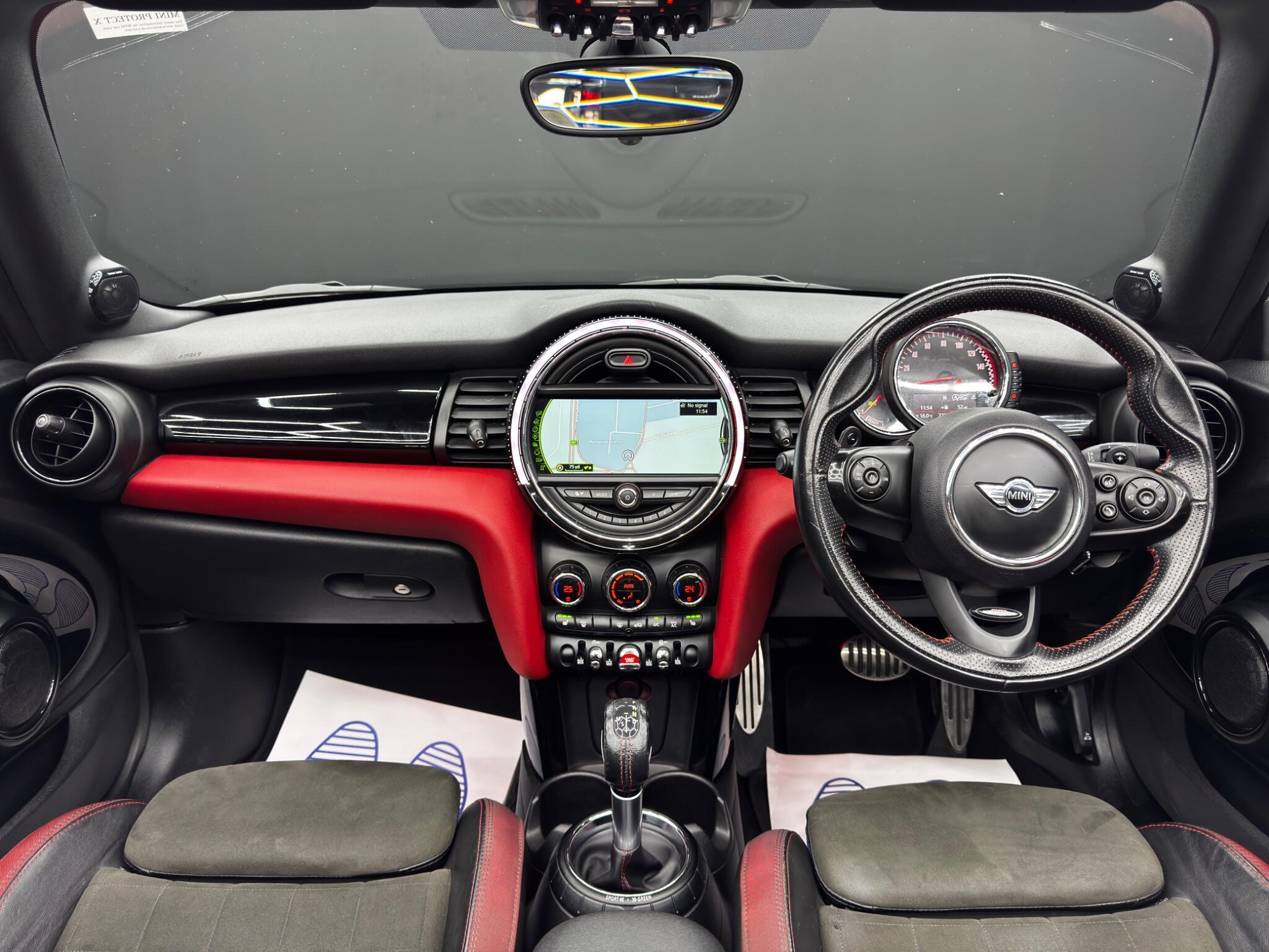 MINI Convertible - Image 9