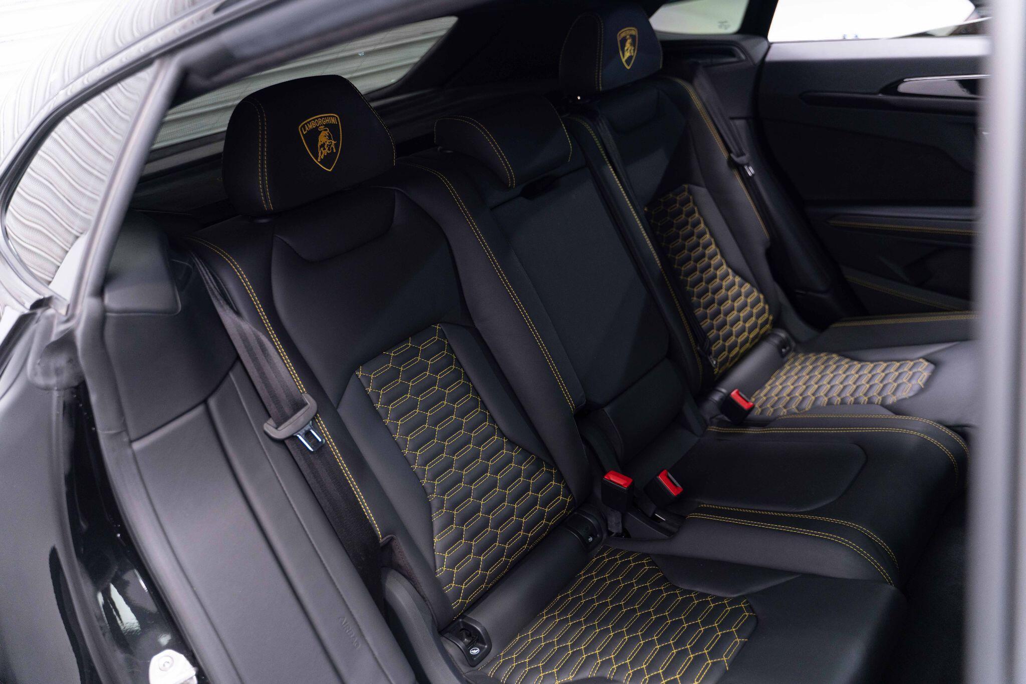 Lamborghini Urus - Image 15