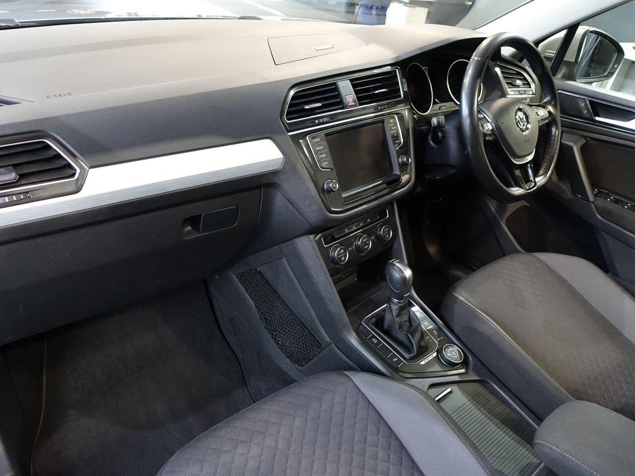 Volkswagen Tiguan - Image 18