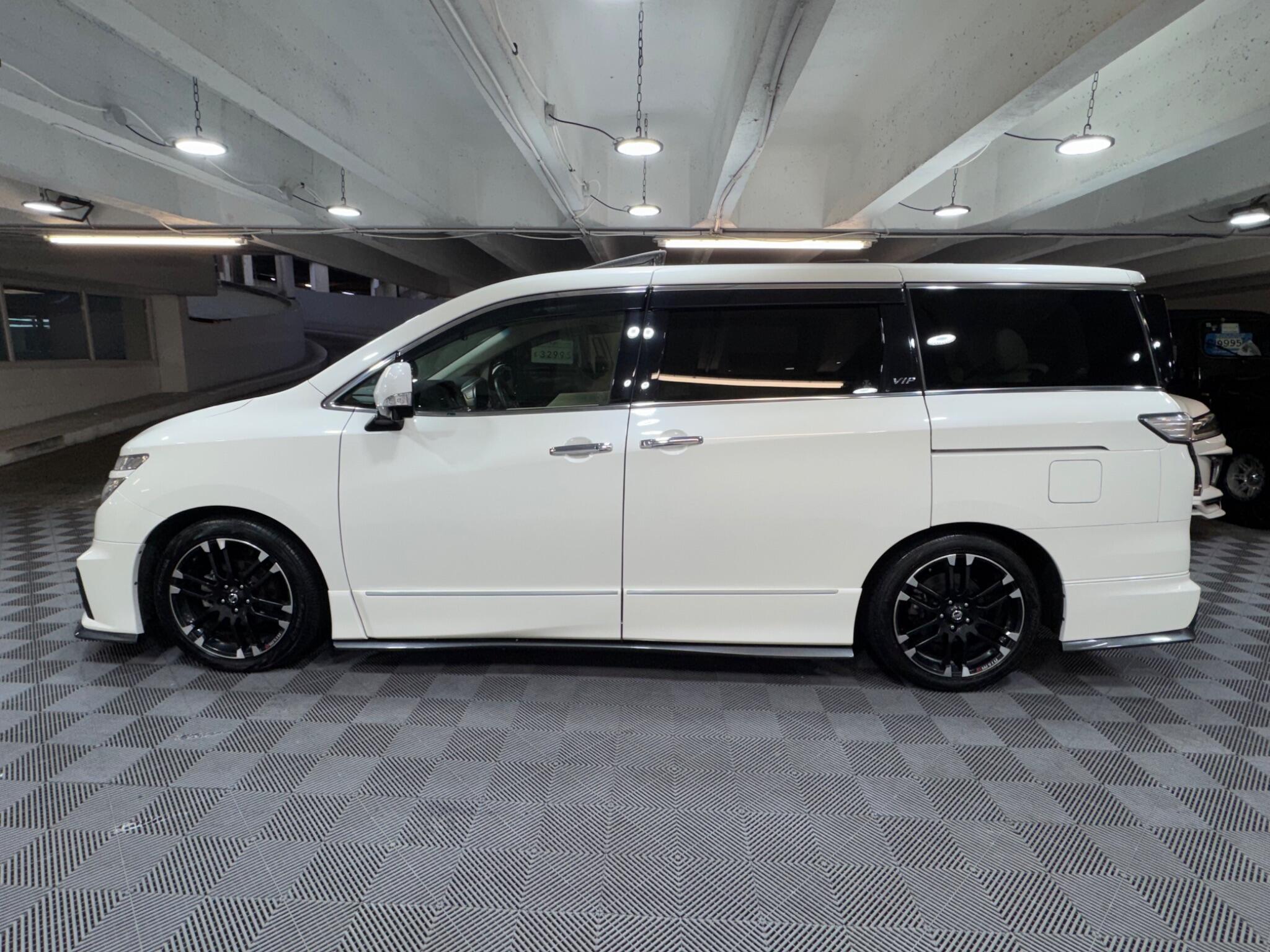 Nissan Elgrand - Image 2