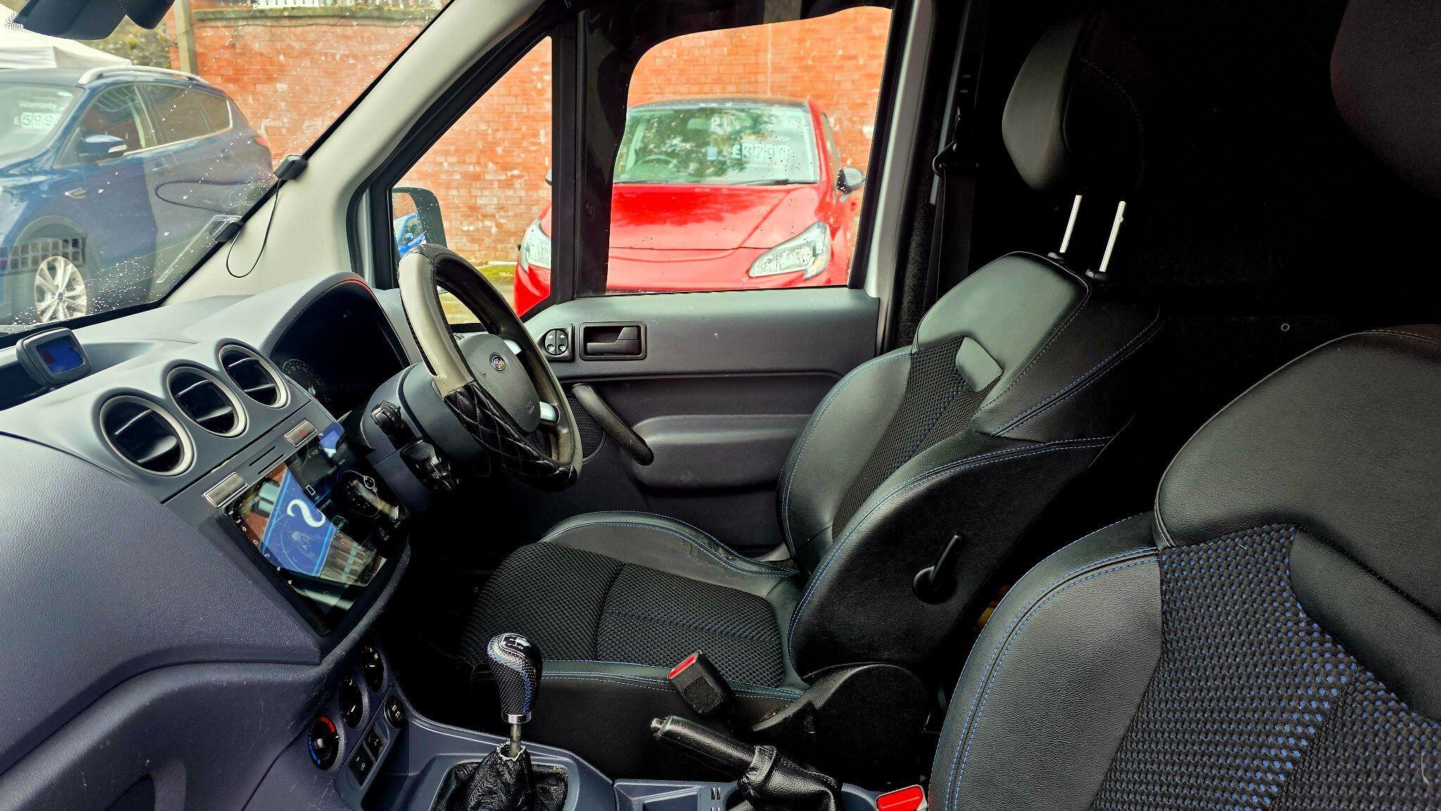 Ford Transit Connect - Image 14