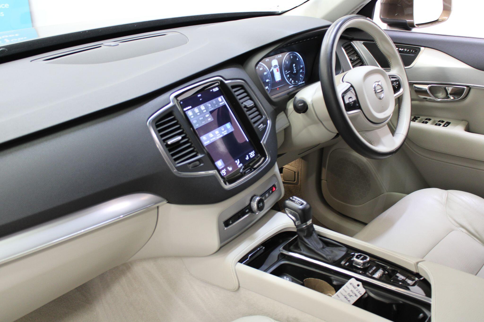 Volvo XC90 - Image 20