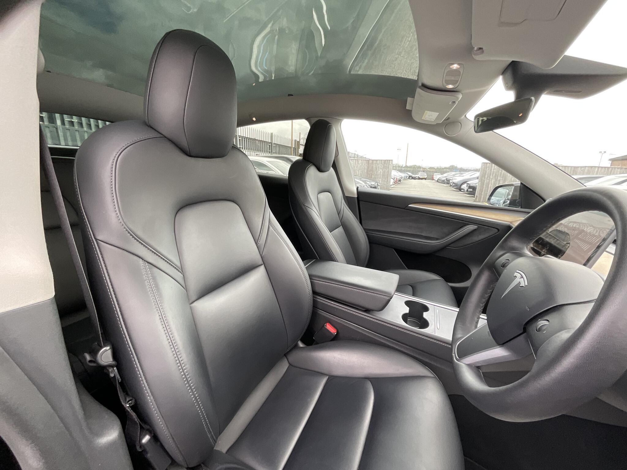 Tesla Model Y - Image 8