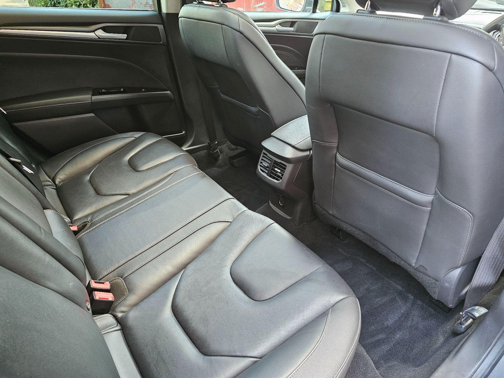 Ford Mondeo - Image 20