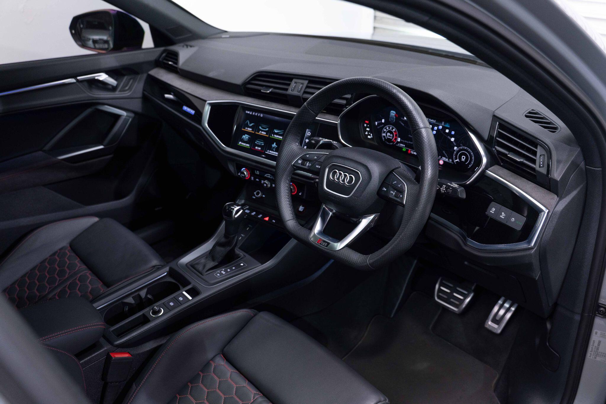 Audi RS Q3 - Image 12