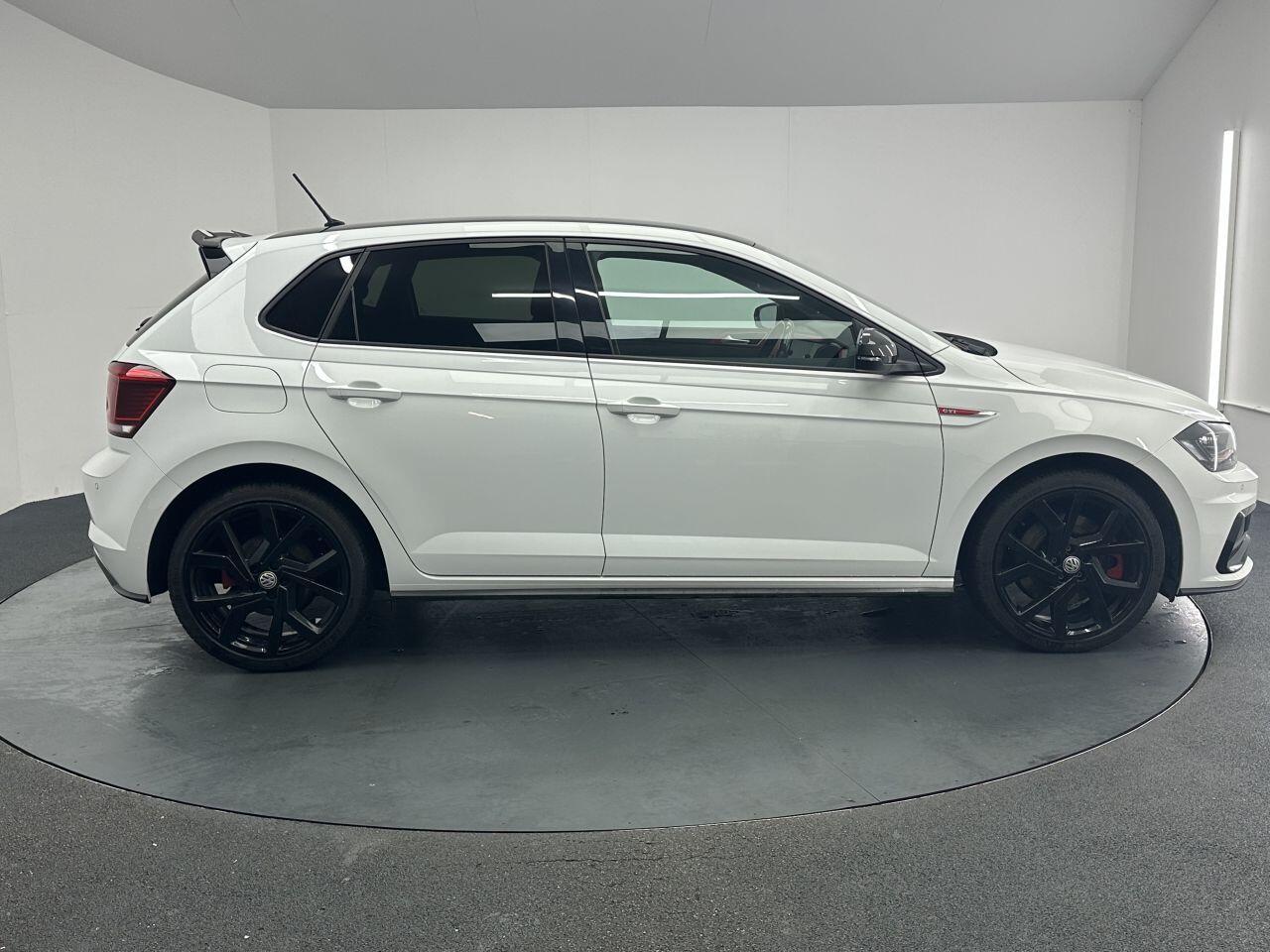 Volkswagen Polo - Image 12