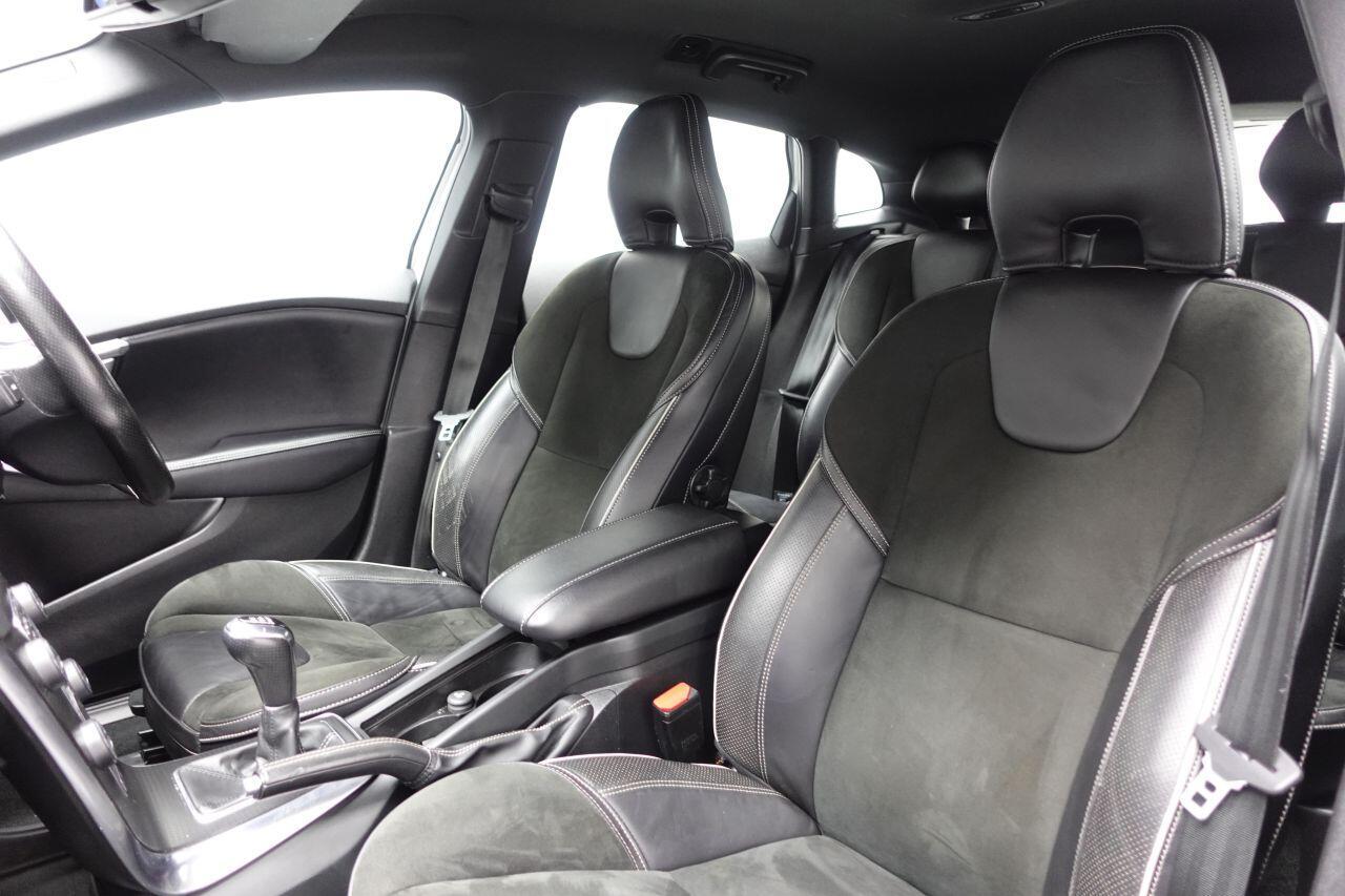 Volvo V40 - Image 17