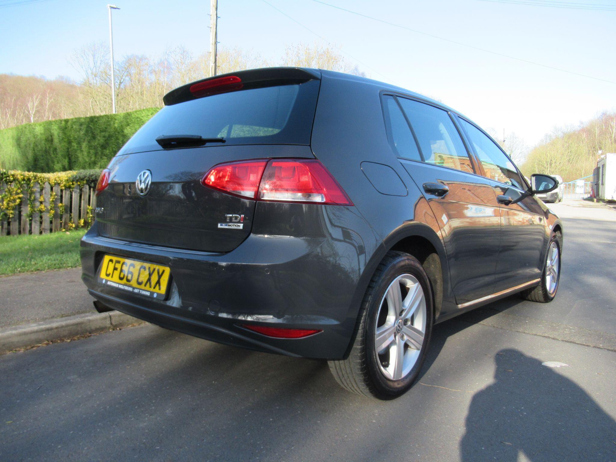 Volkswagen Golf - Image 4