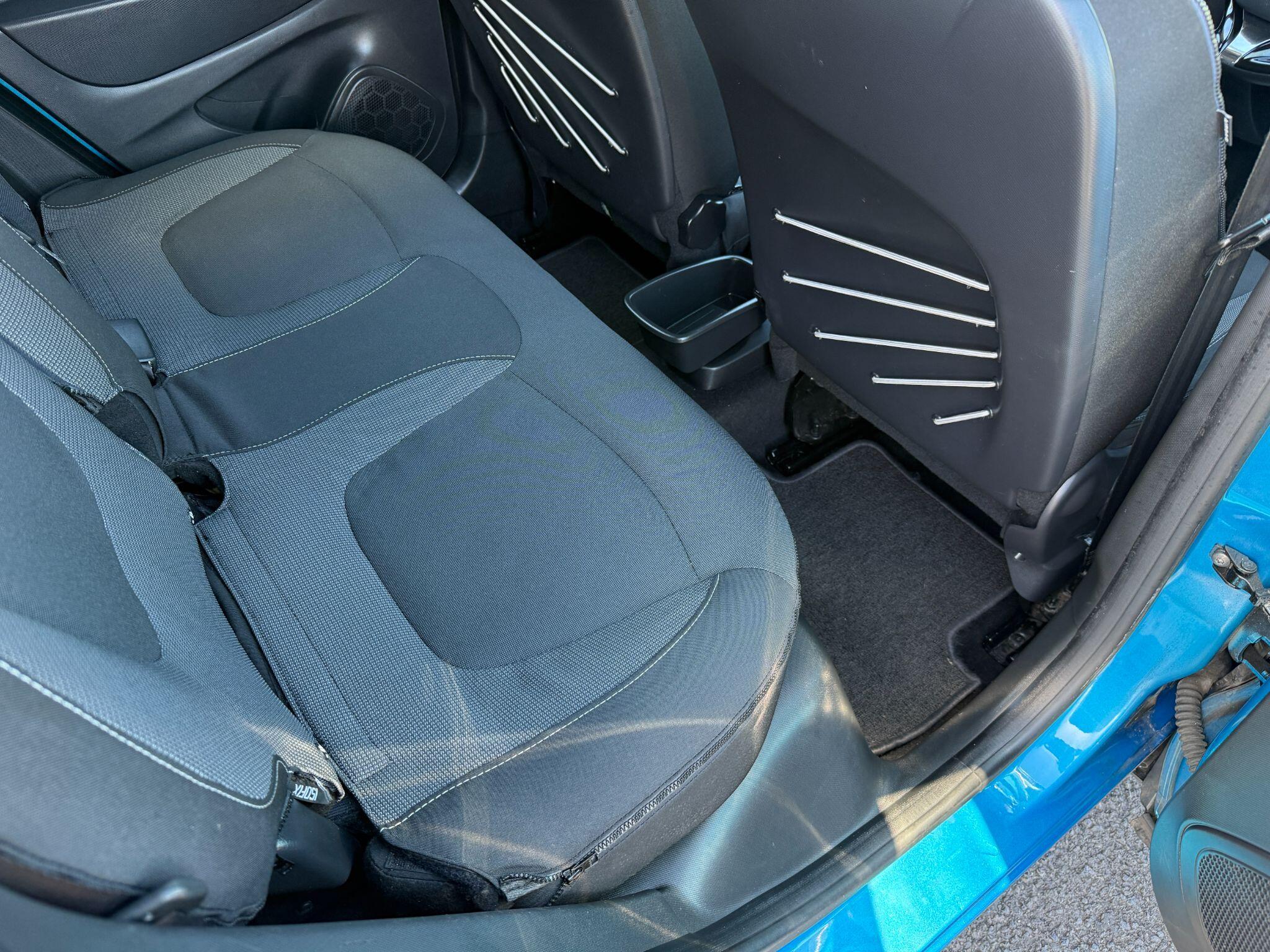 Renault Captur - Image 33