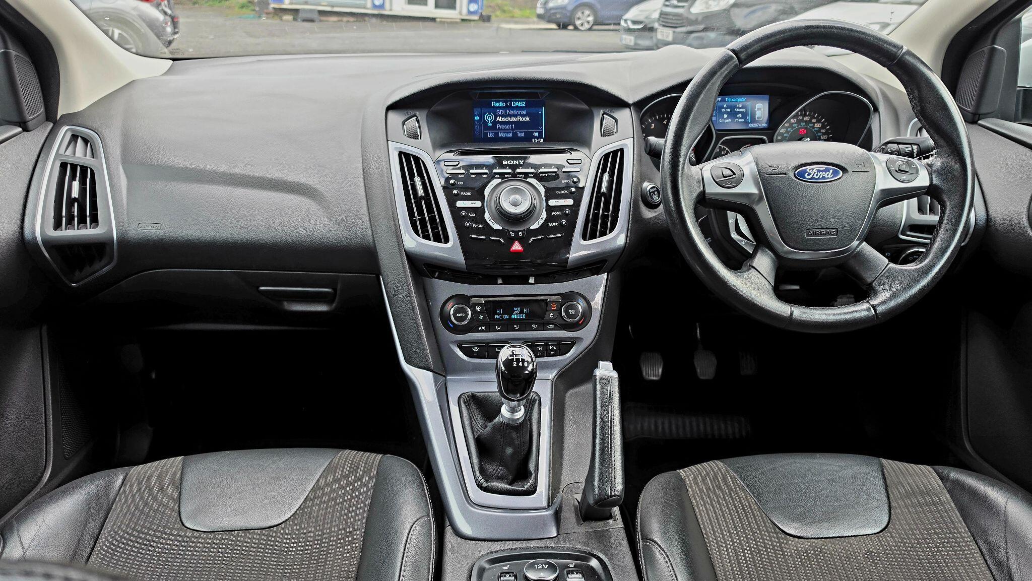 Ford Focus - Image 20