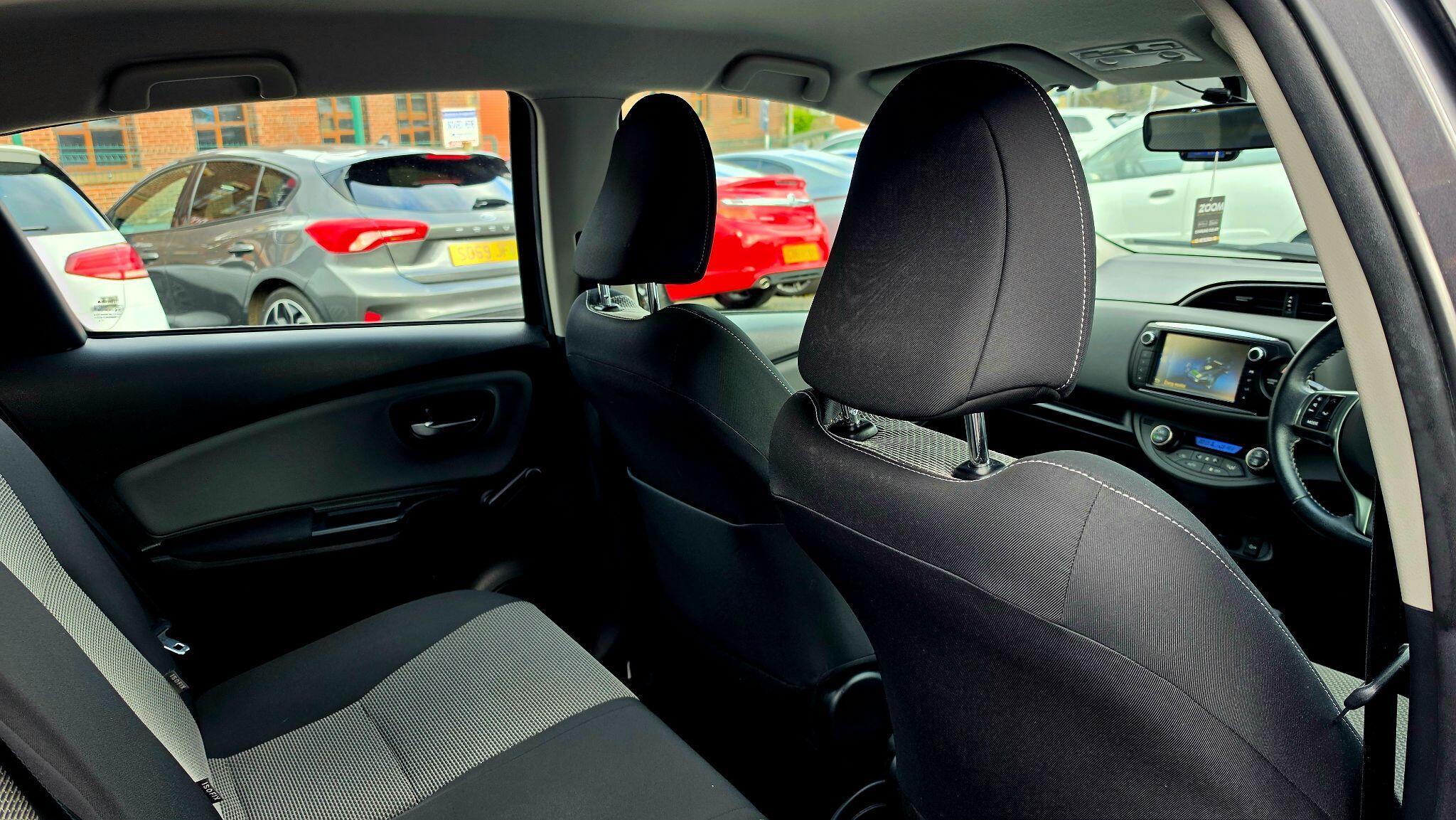 Toyota Yaris - Image 18