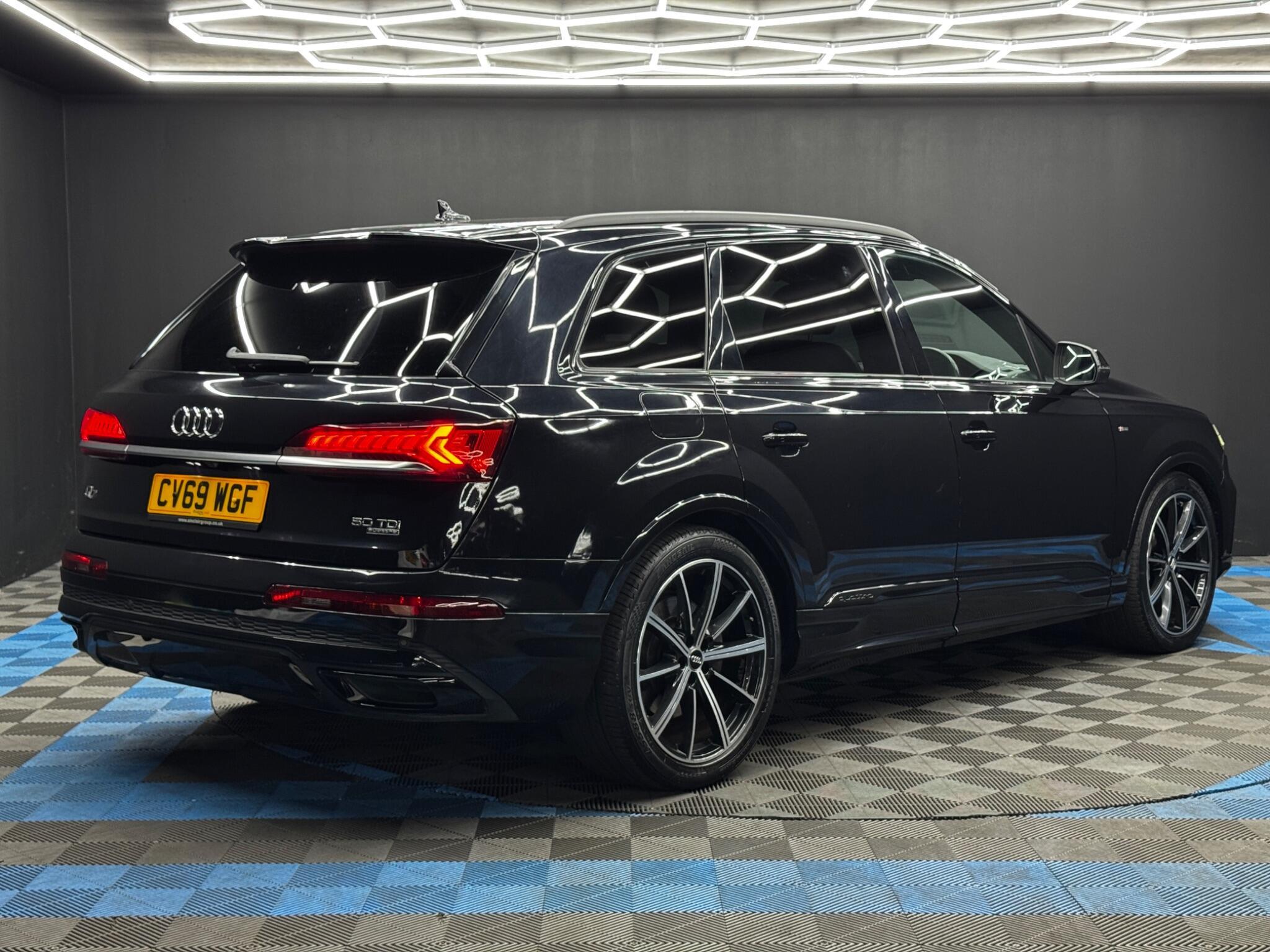Audi Q7 - Image 5