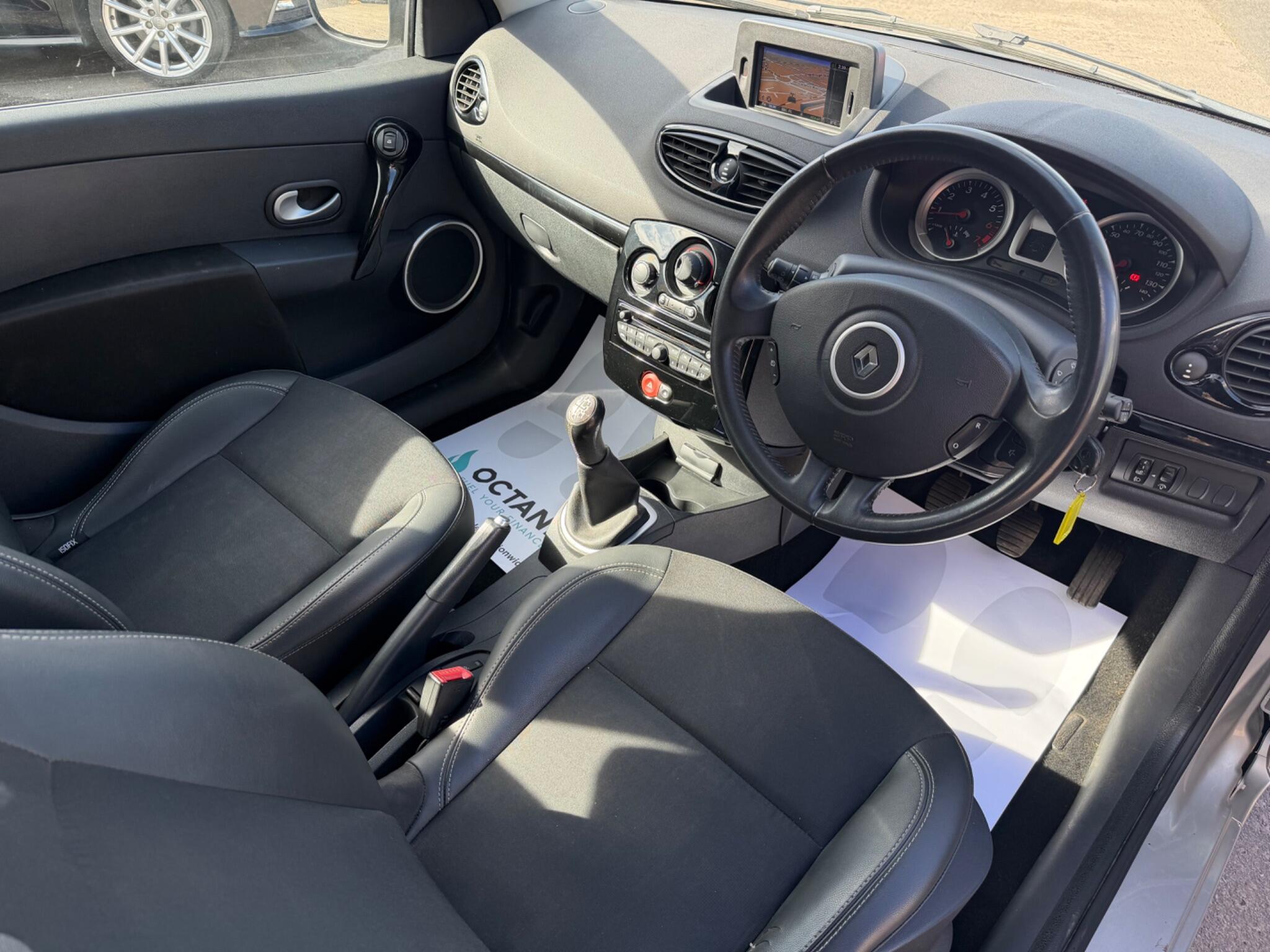 Renault Clio - Image 9