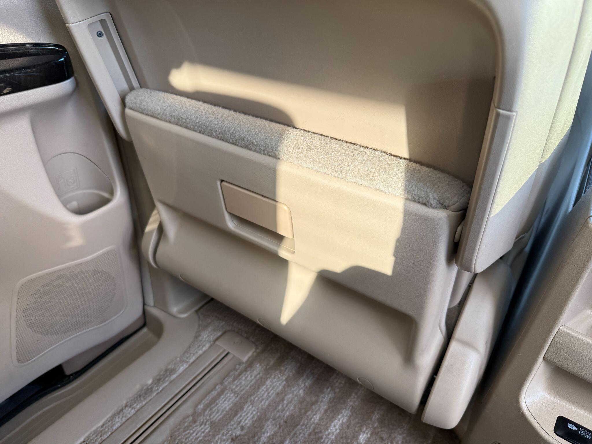 Toyota Alphard - Image 40