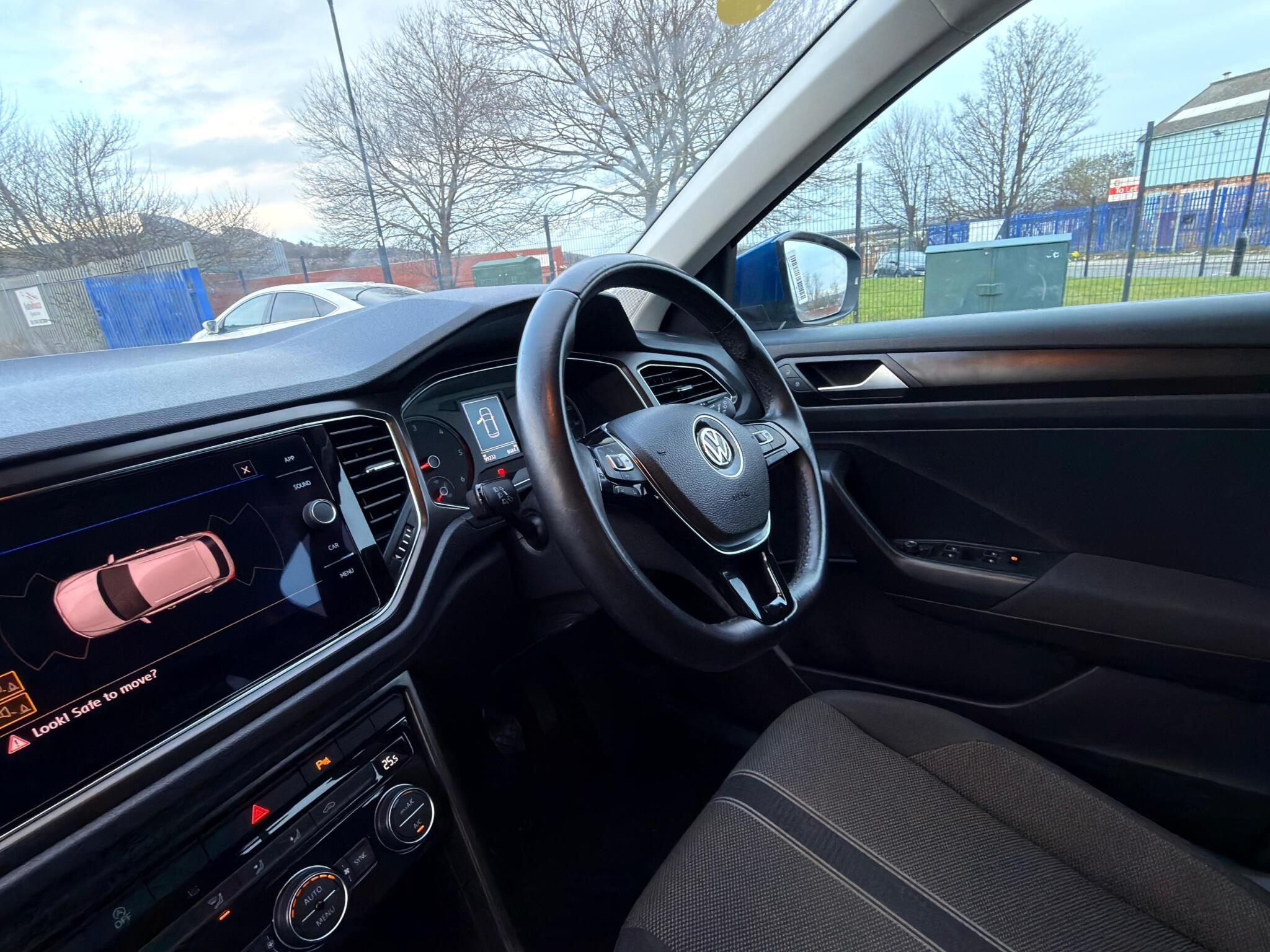 Volkswagen T-Roc - Image 28