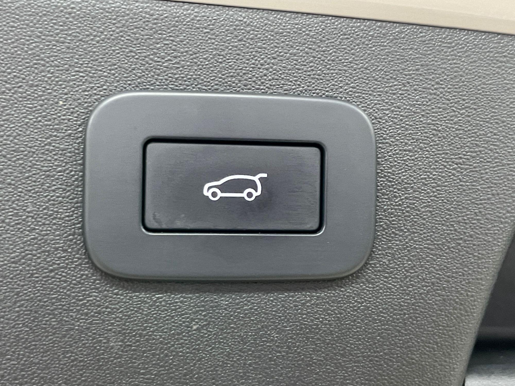 Jaguar E-Pace - Image 18