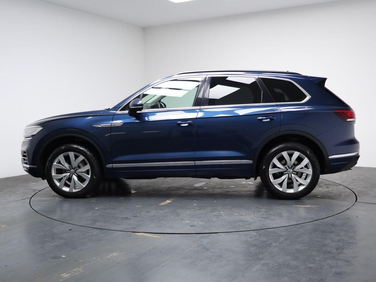 Volkswagen Touareg - Image 9