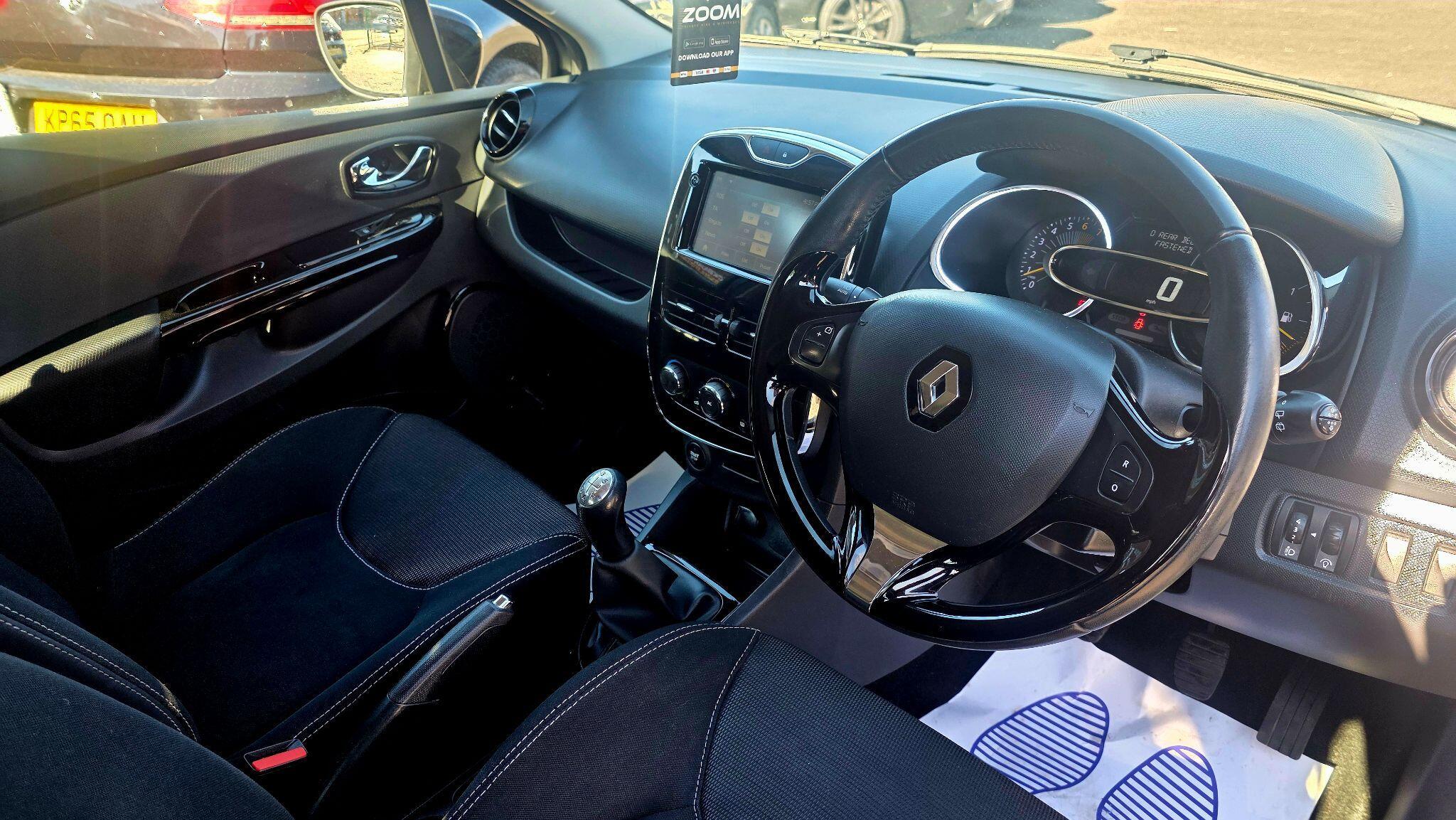 Renault Clio - Image 11