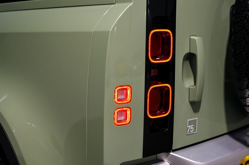 Land Rover Defender 90 - Image 12