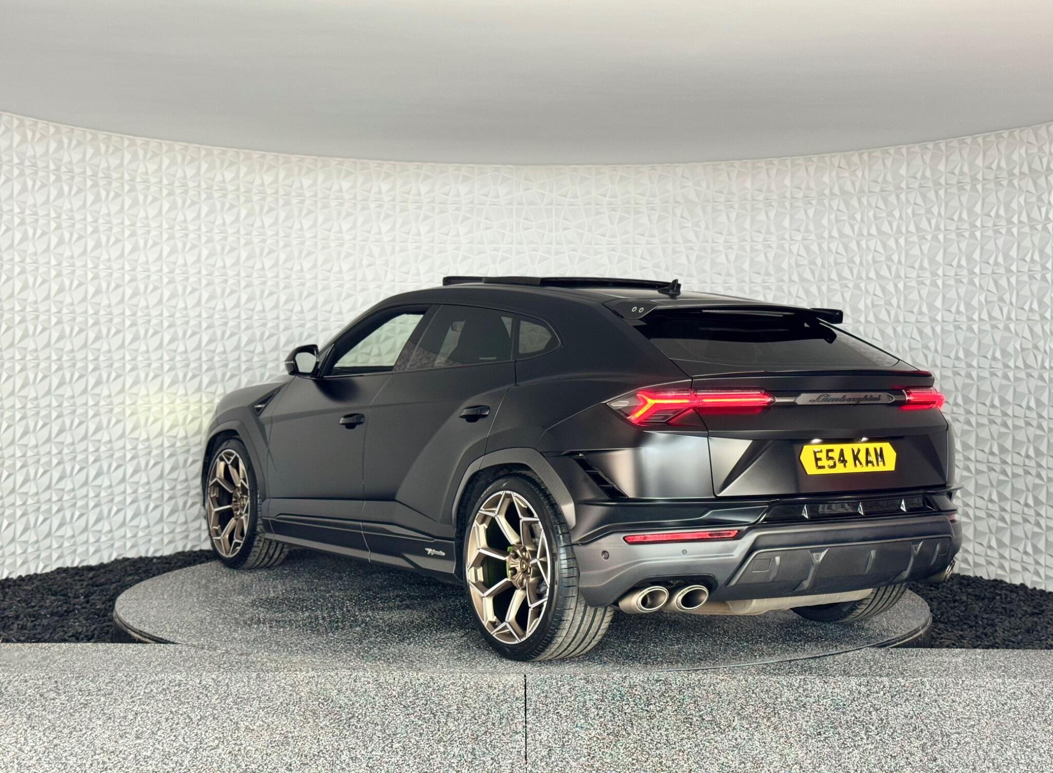 Lamborghini Urus - Image 18