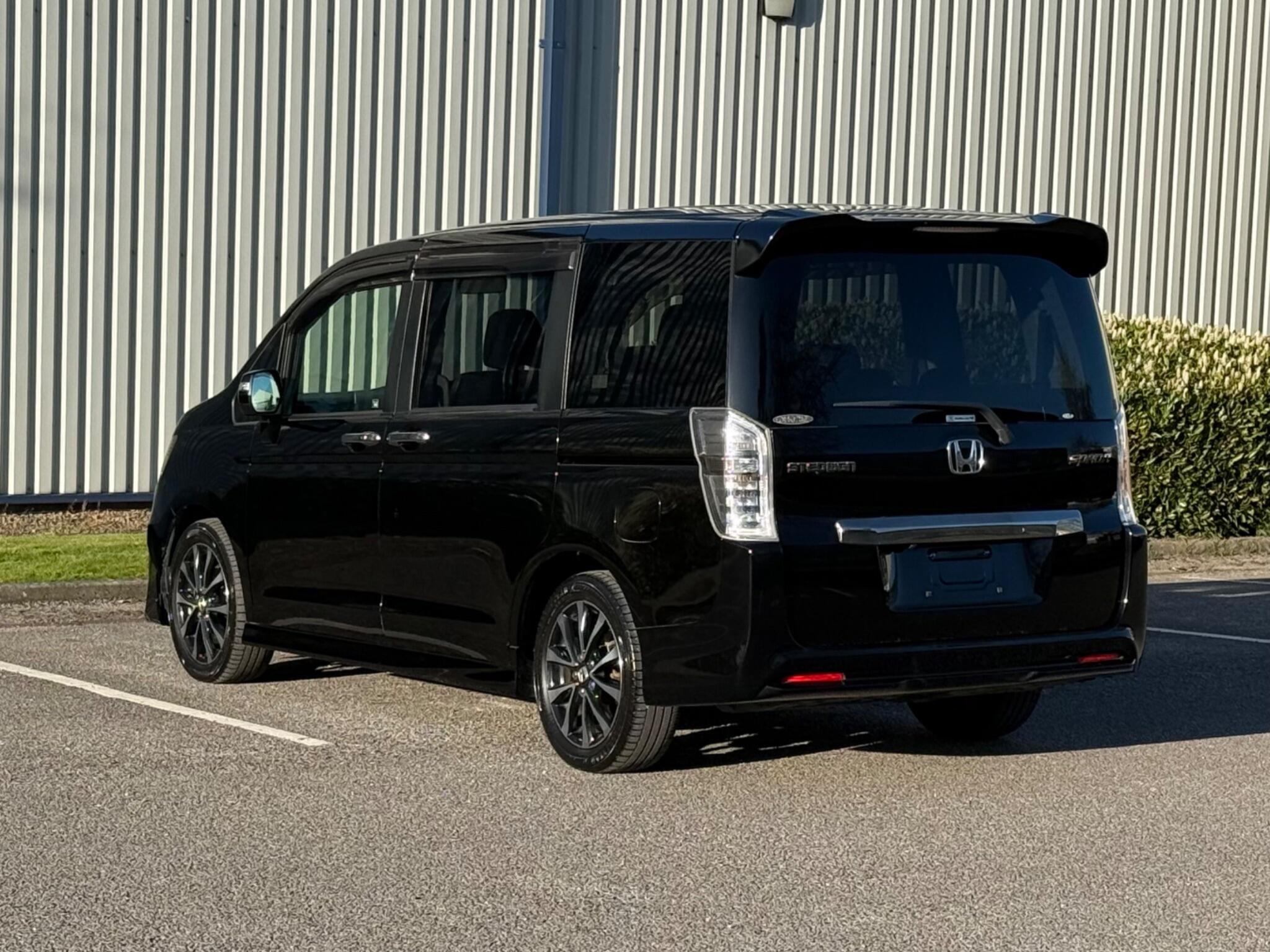 Honda Stepwagon - Image 18