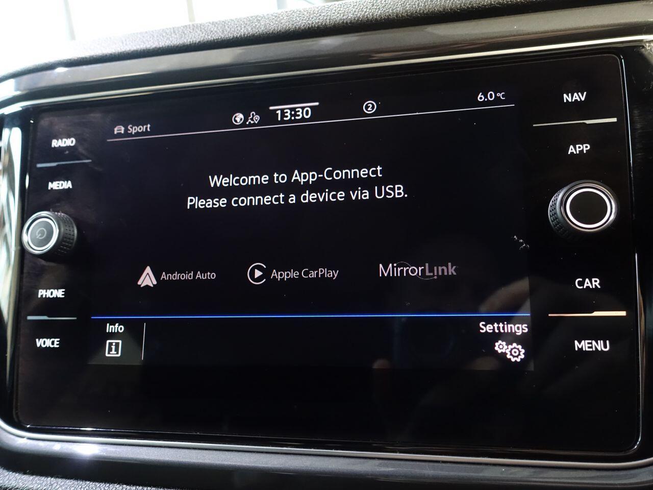 Volkswagen T-Roc - Image 29