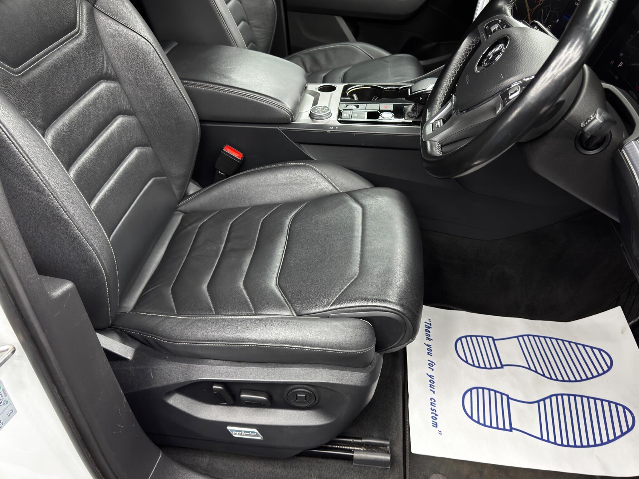 Volkswagen Touareg - Image 13