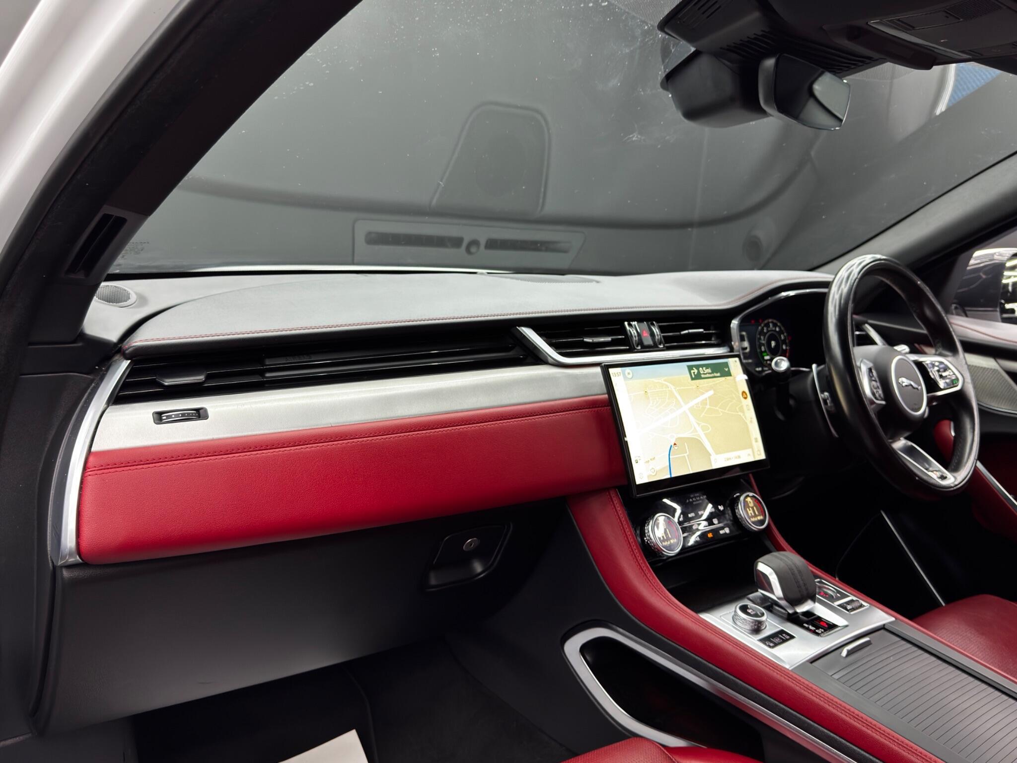 Jaguar F-Pace - Image 11