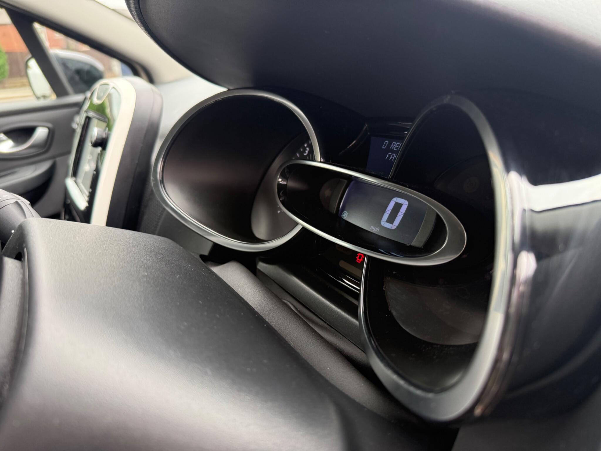 Renault Clio - Image 11