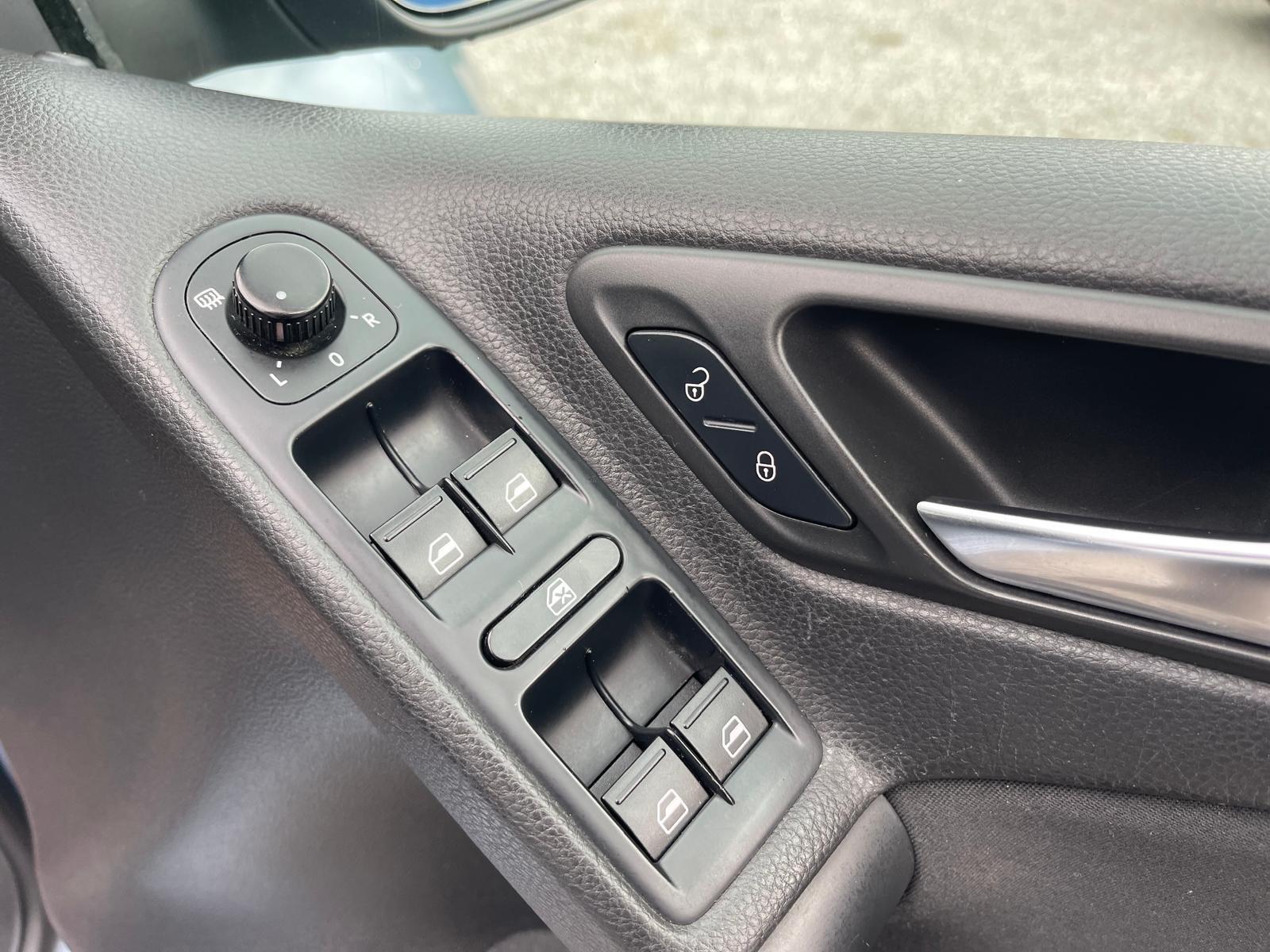 Volkswagen Golf - Image 10