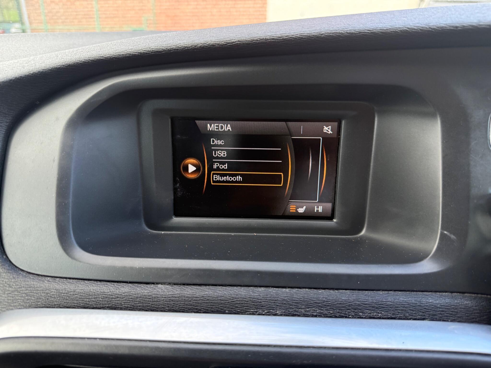 Volvo V40 - Image 12