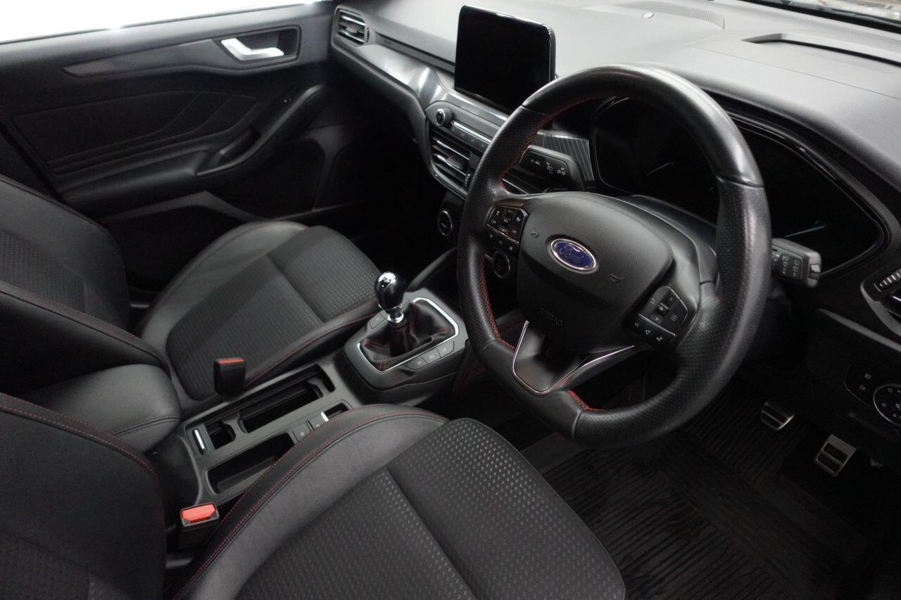 Ford Focus - Image 17