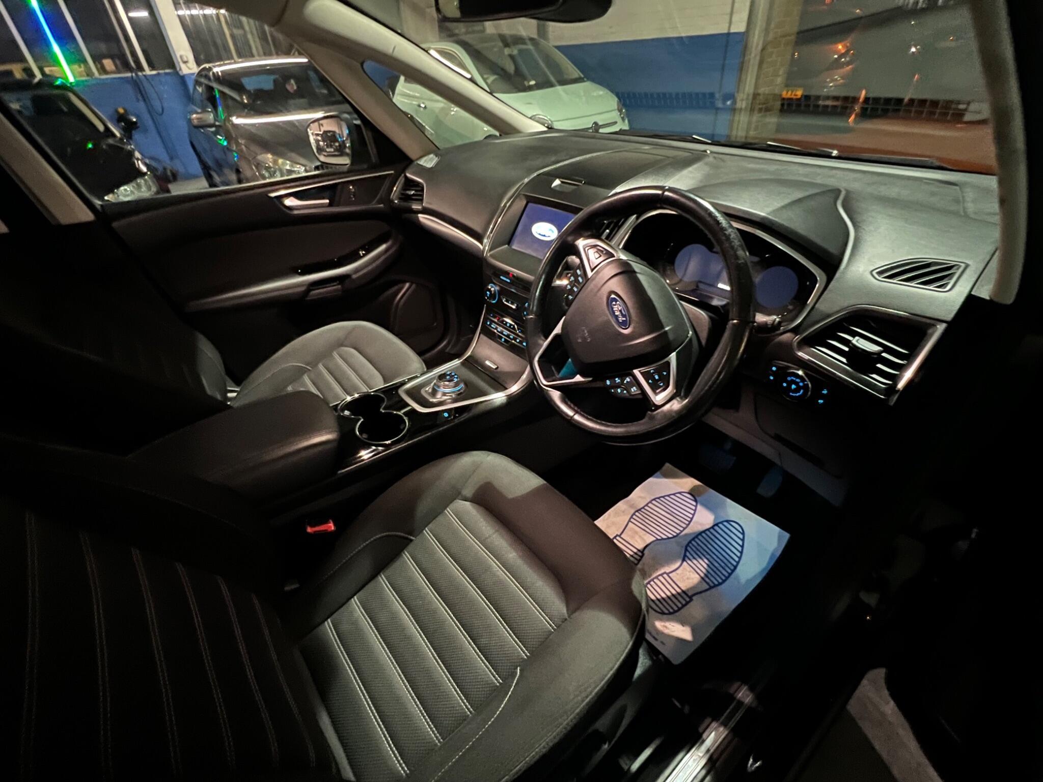 Ford Galaxy - Image 31