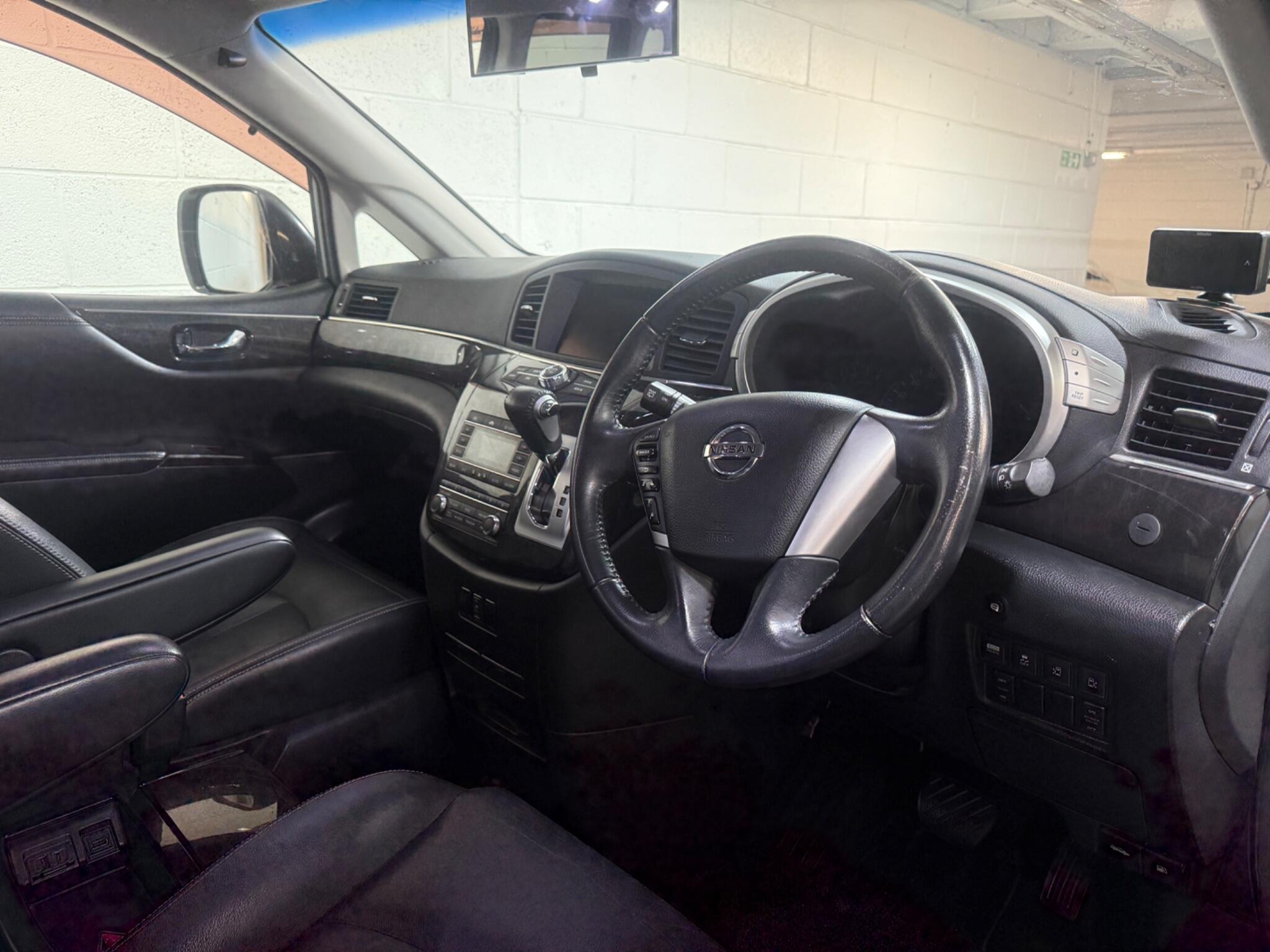 Nissan Elgrand - Image 9