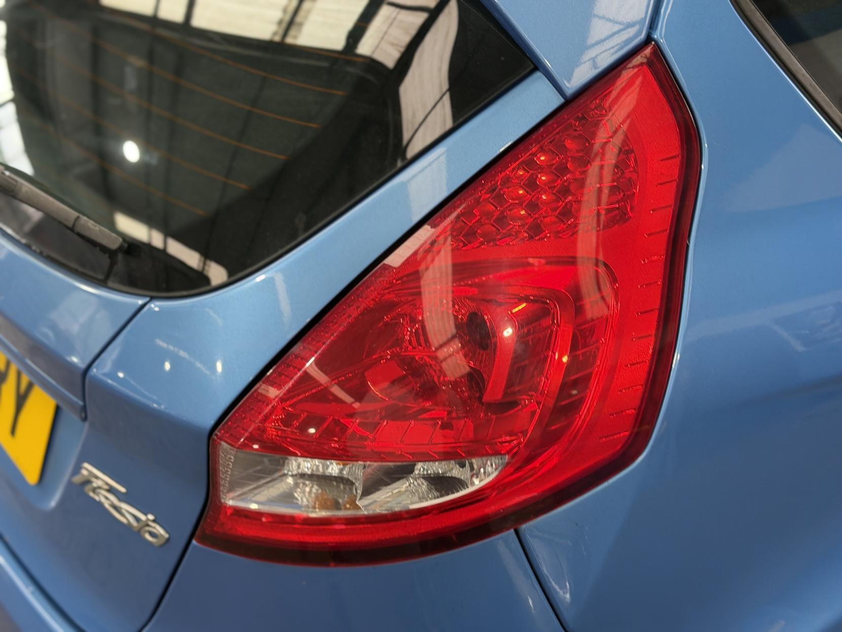 Ford Fiesta - Image 9