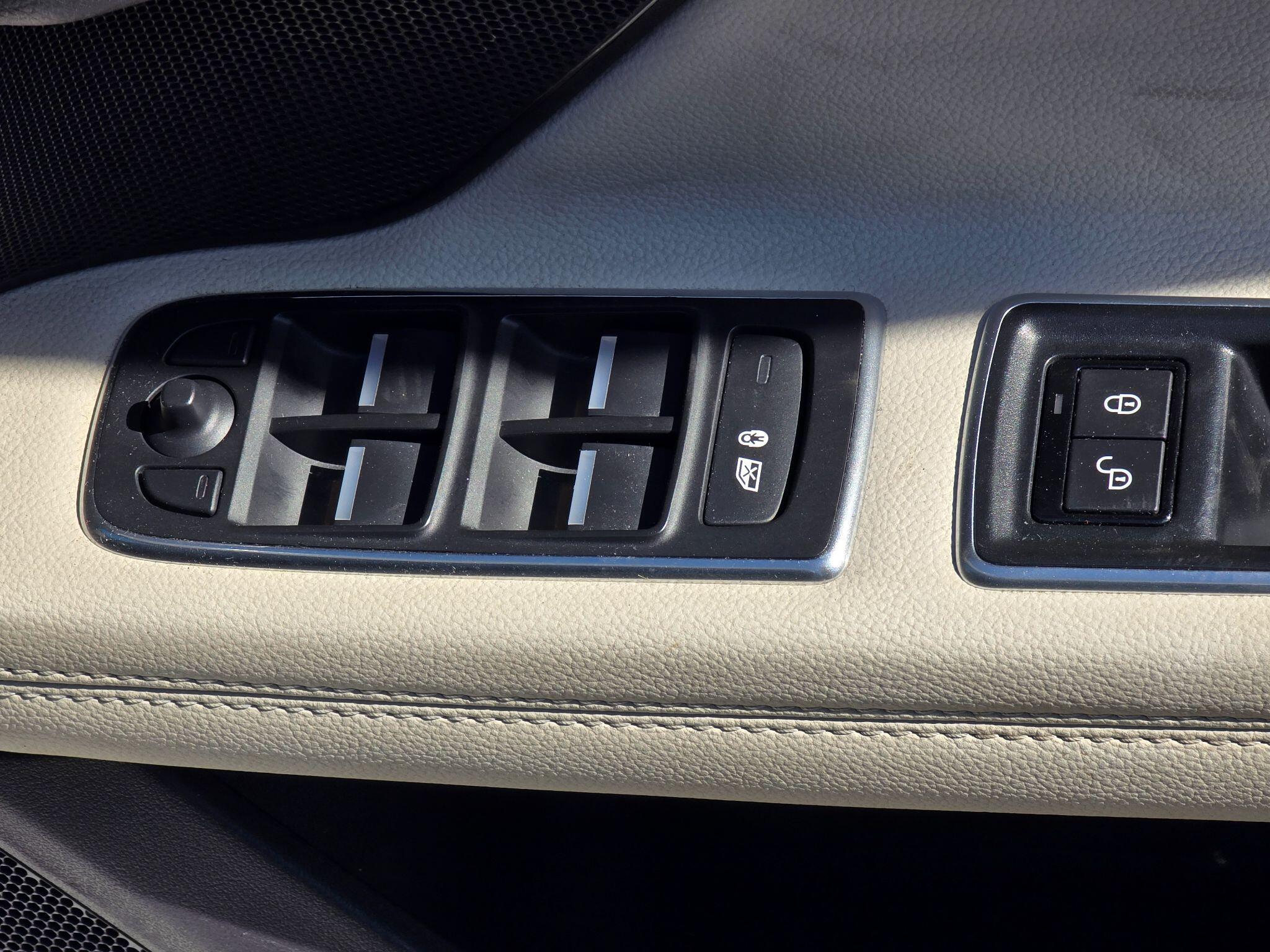 Jaguar XF - Image 31