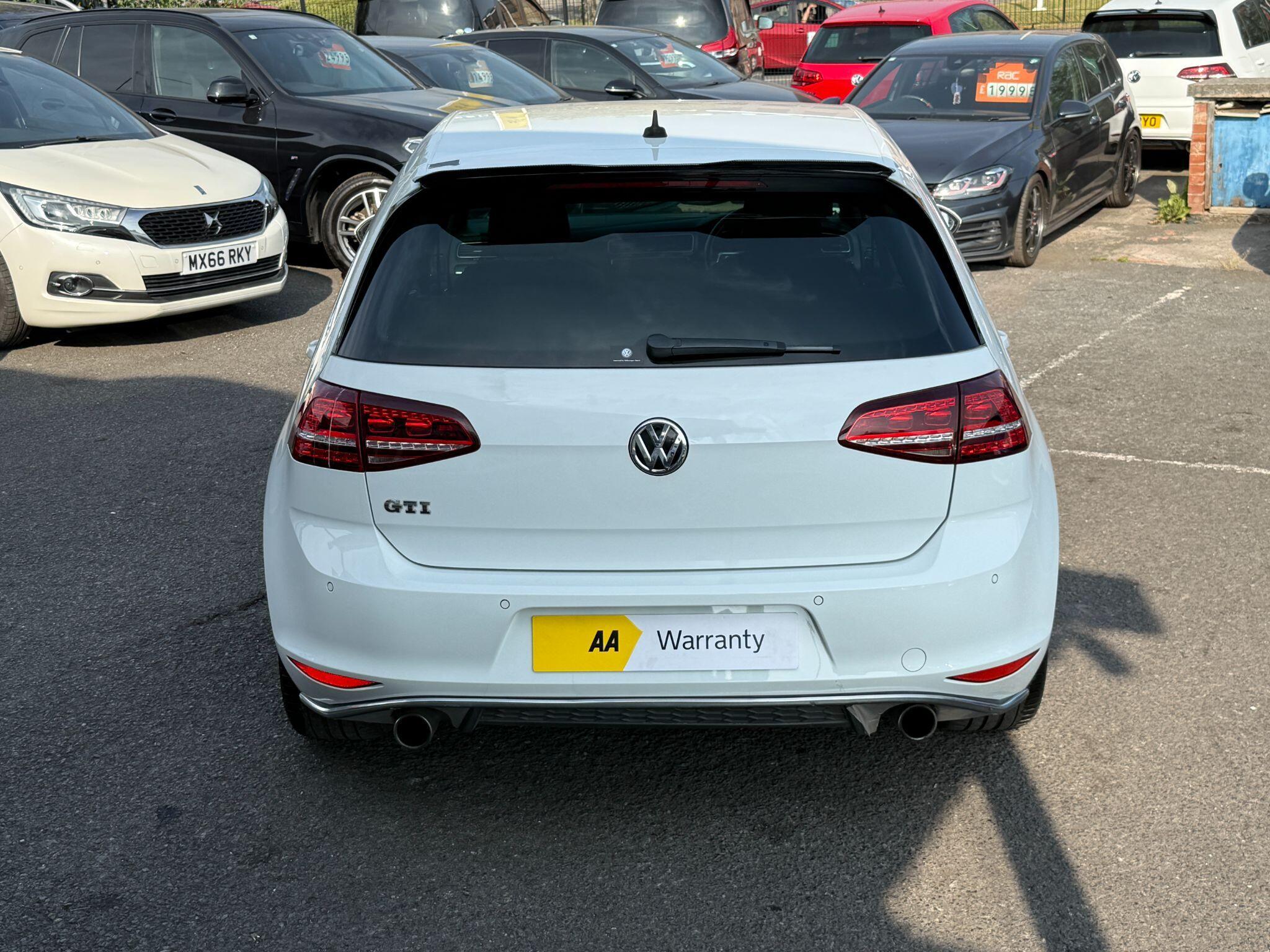 Volkswagen Golf - Image 18