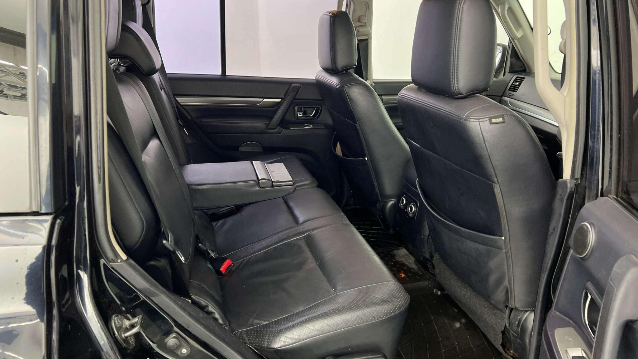 Mitsubishi Shogun - Image 15