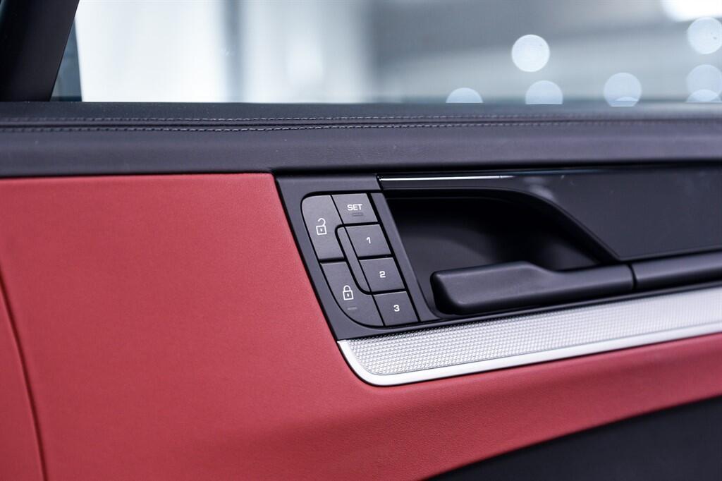 Porsche Cayenne - Image 38