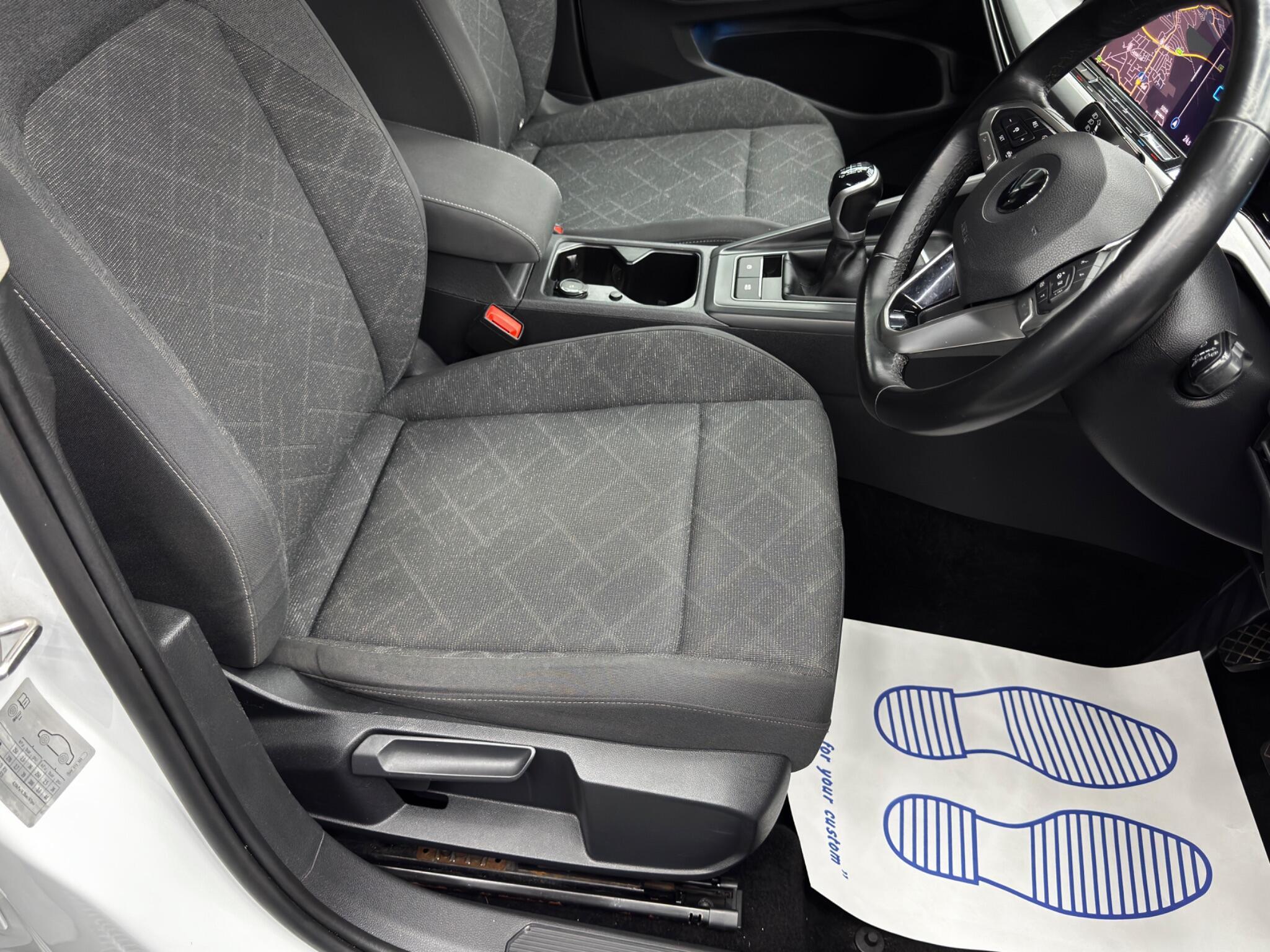 Volkswagen Golf - Image 13