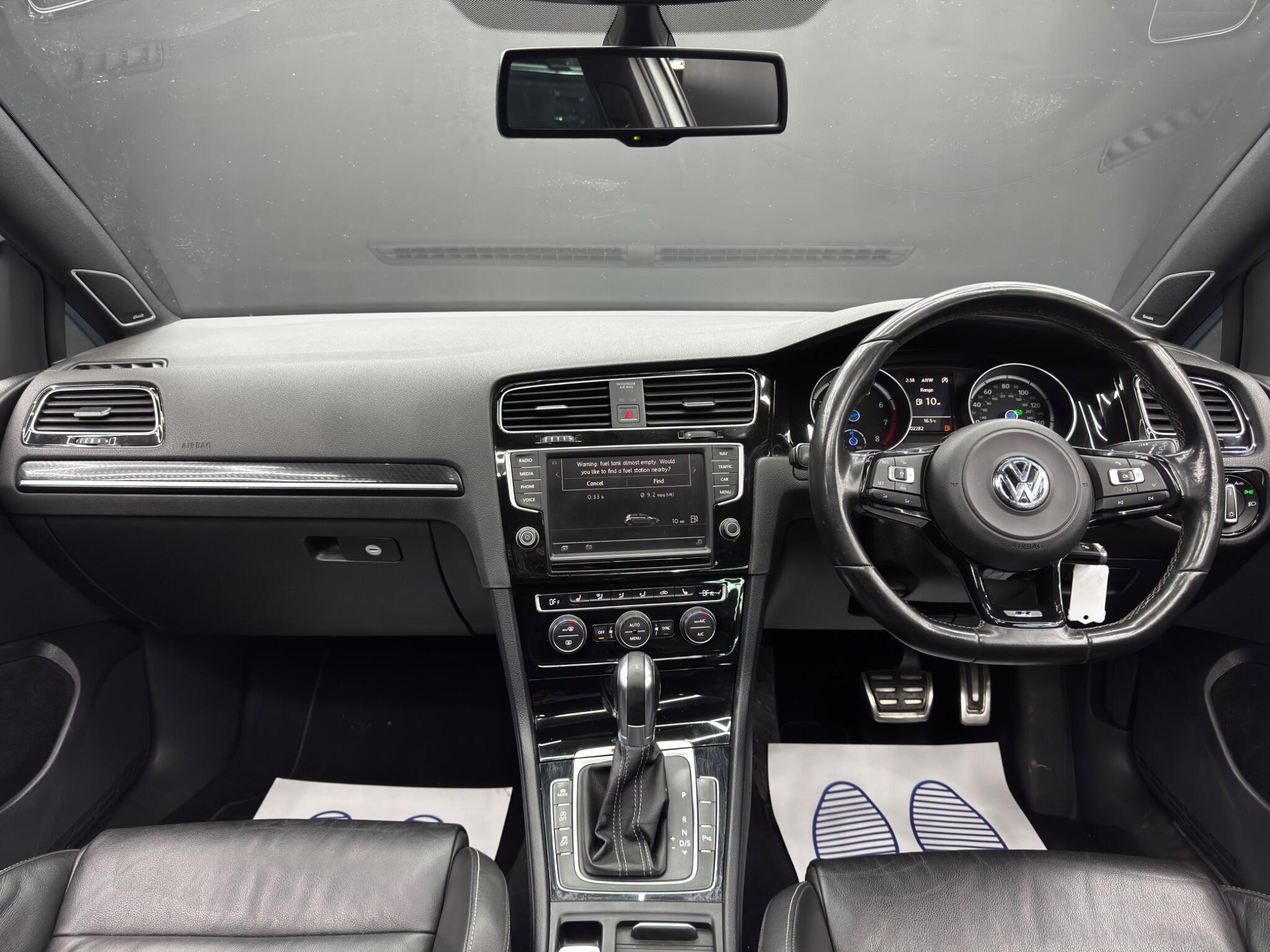 Volkswagen Golf - Image 10