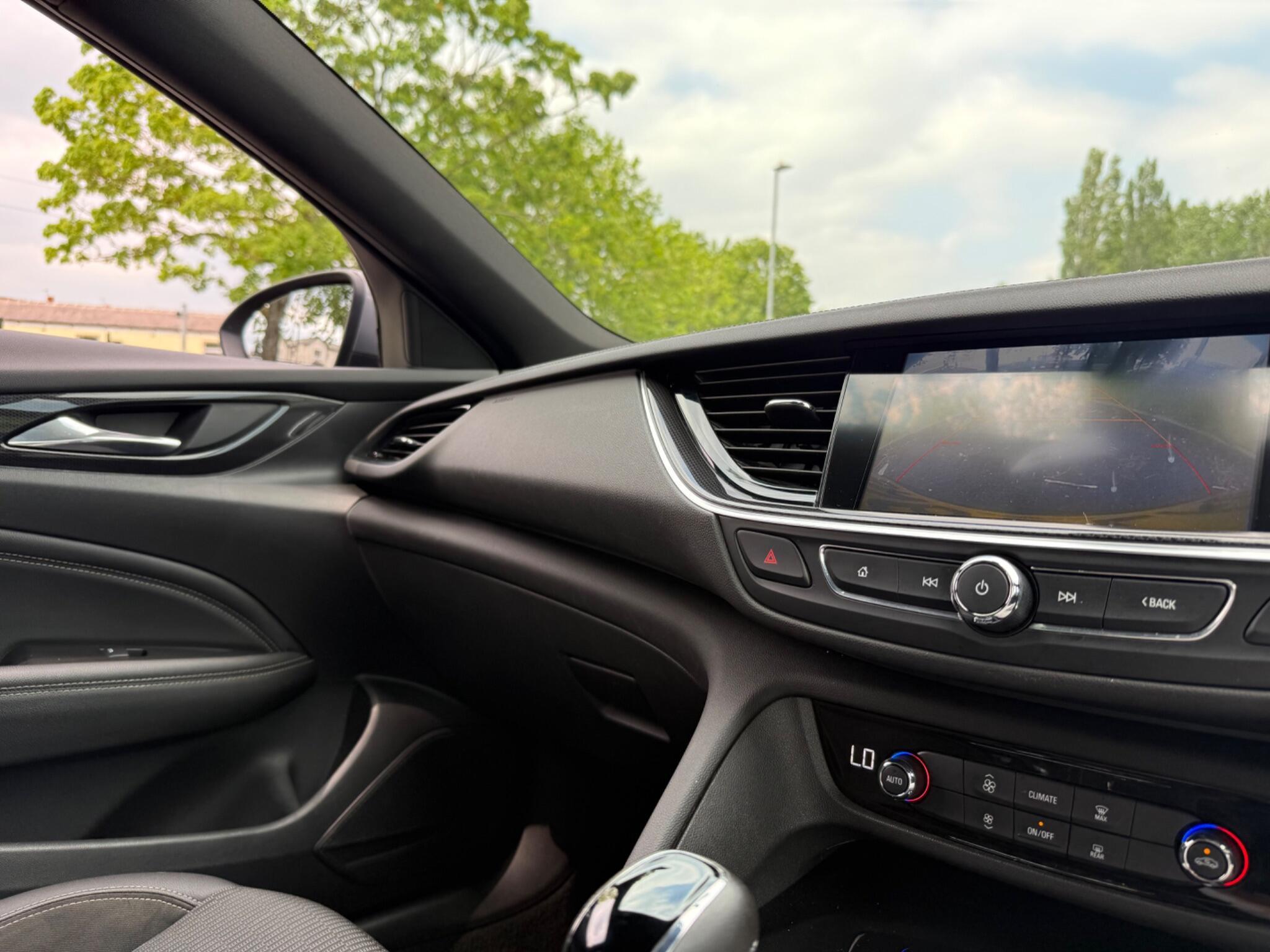 Vauxhall Insignia - Image 12