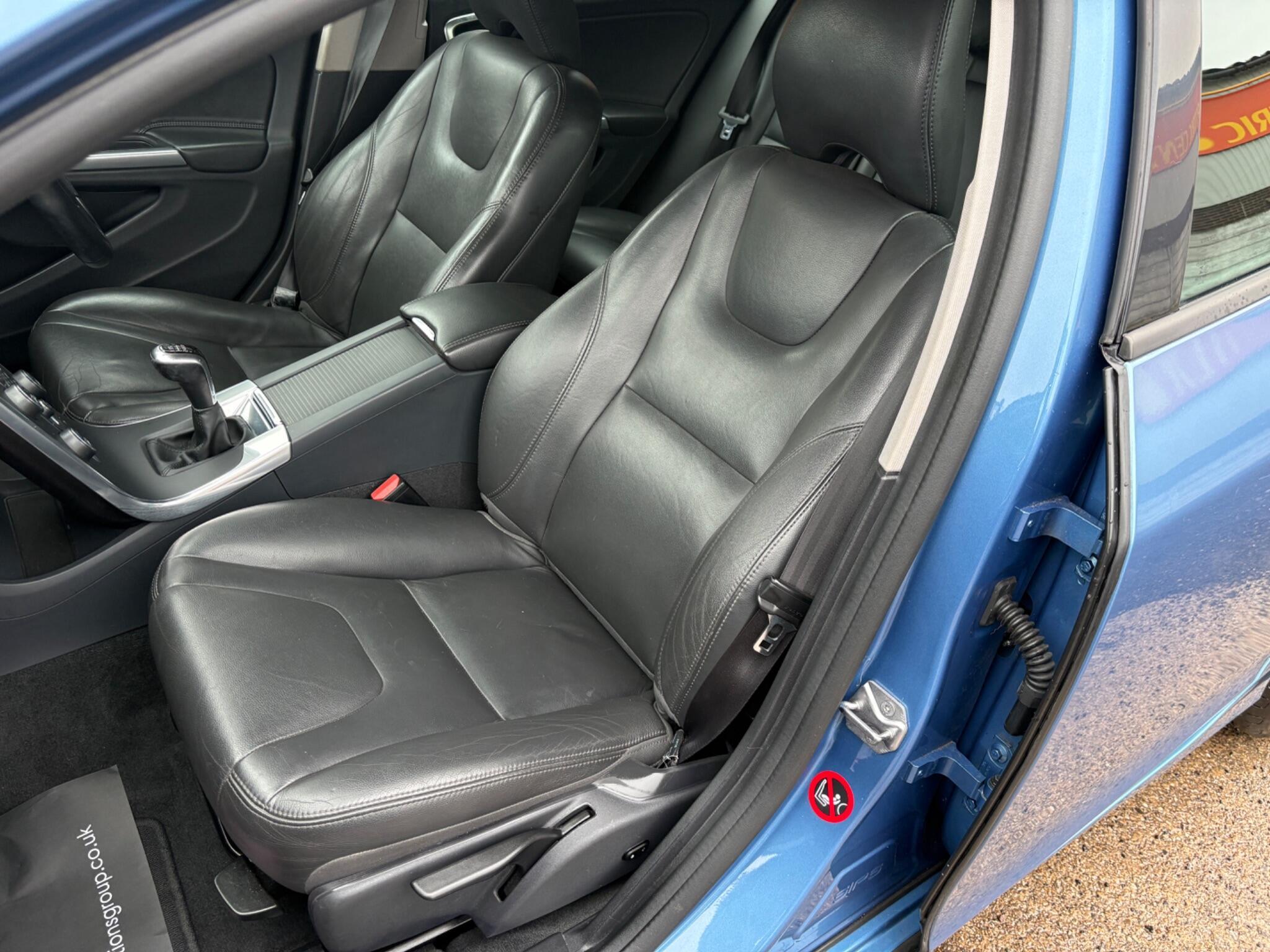 Volvo V60 - Image 17
