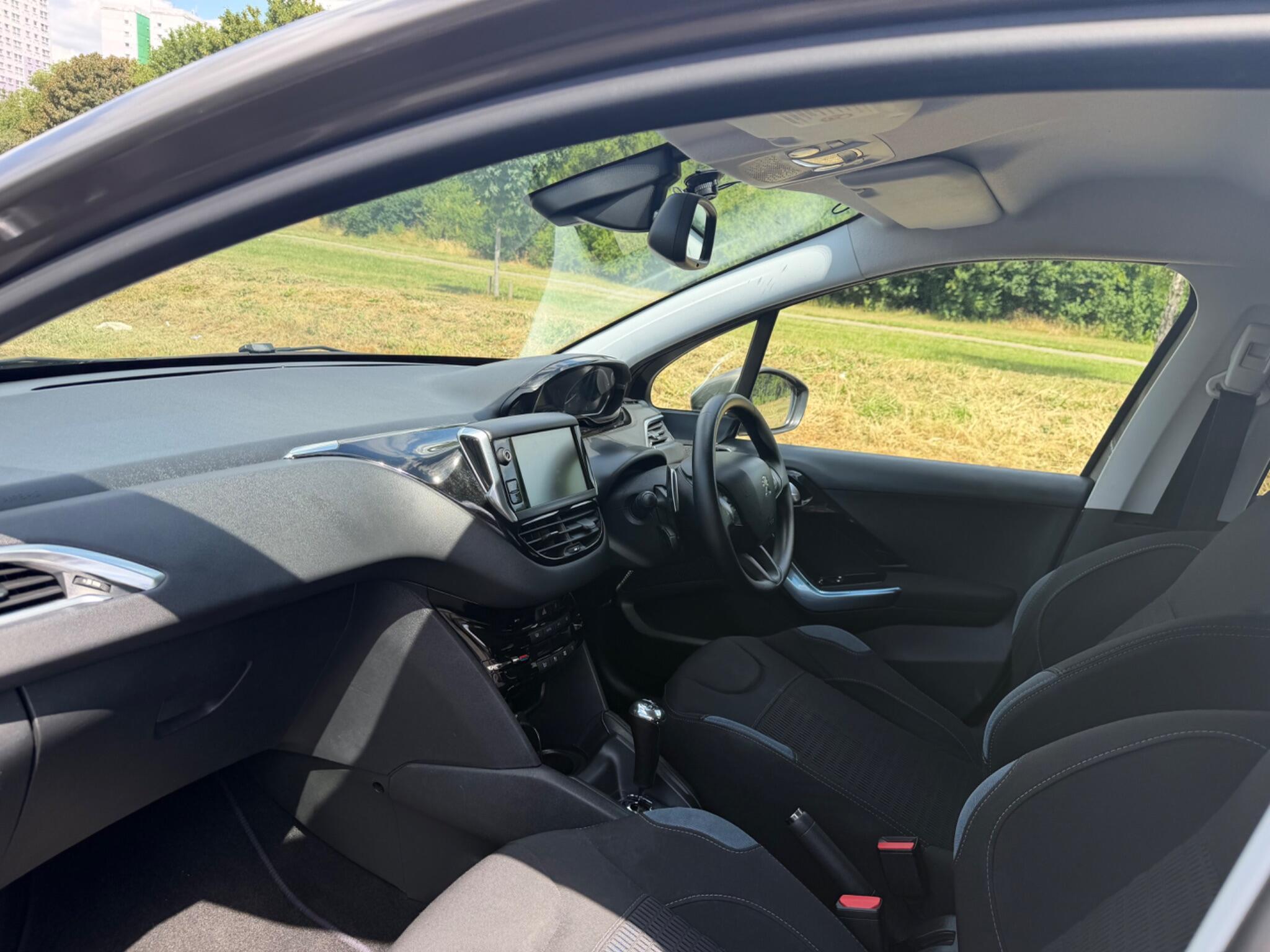 Peugeot 208 - Image 11