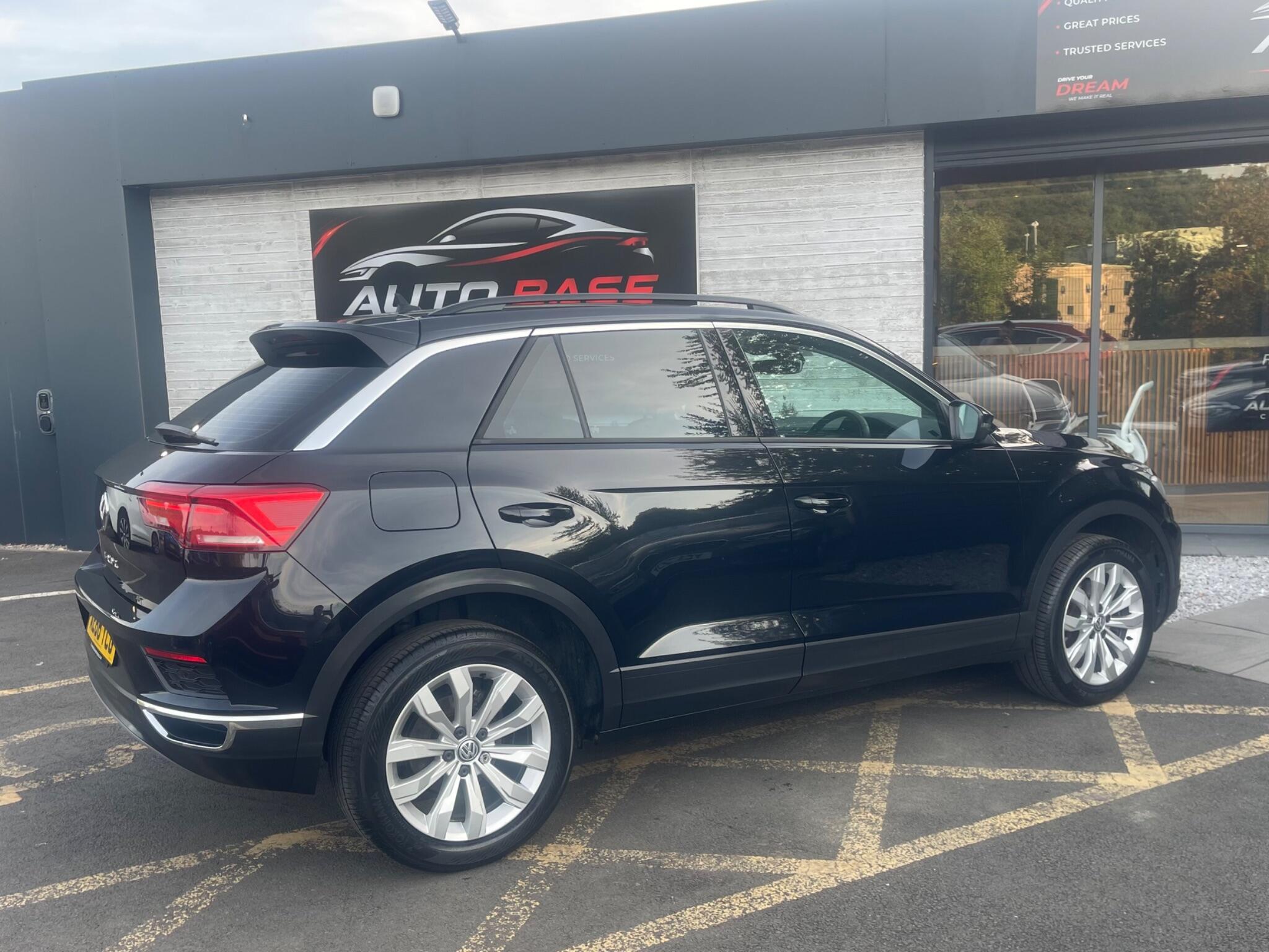 Volkswagen T-Roc - Image 20