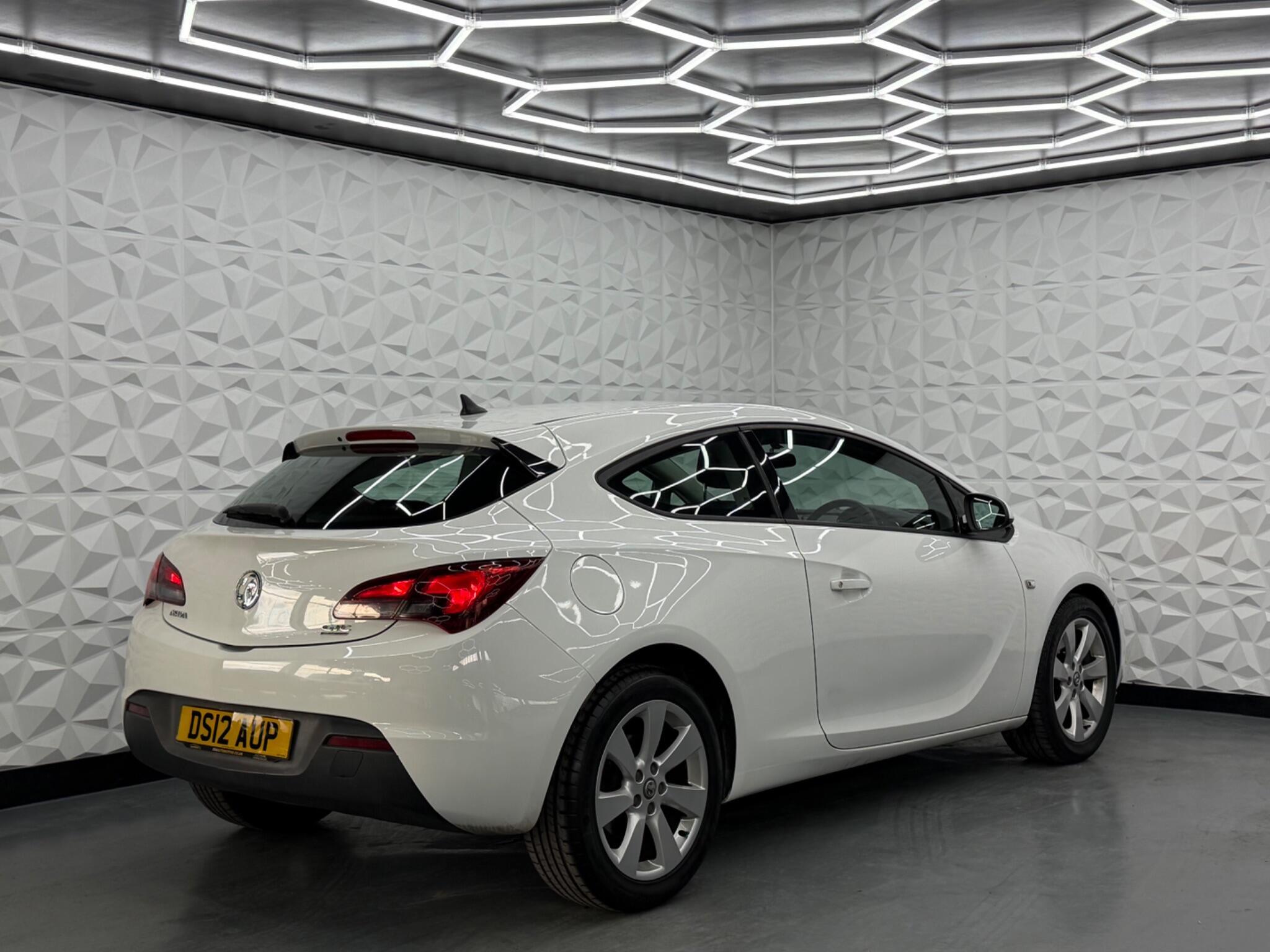 Vauxhall Astra GTC - Image 10