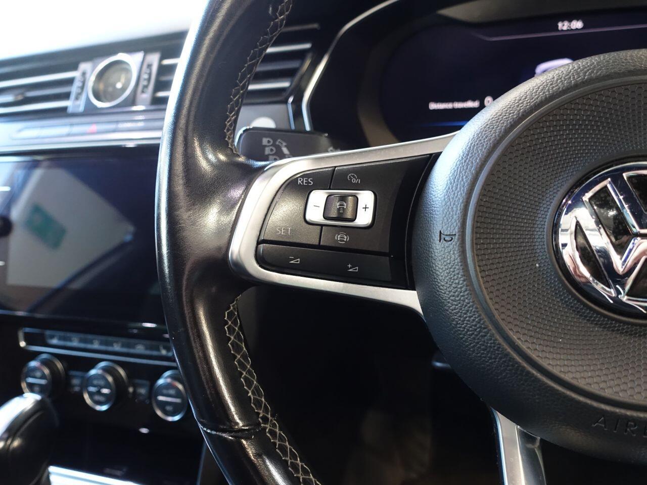 Volkswagen Passat - Image 26