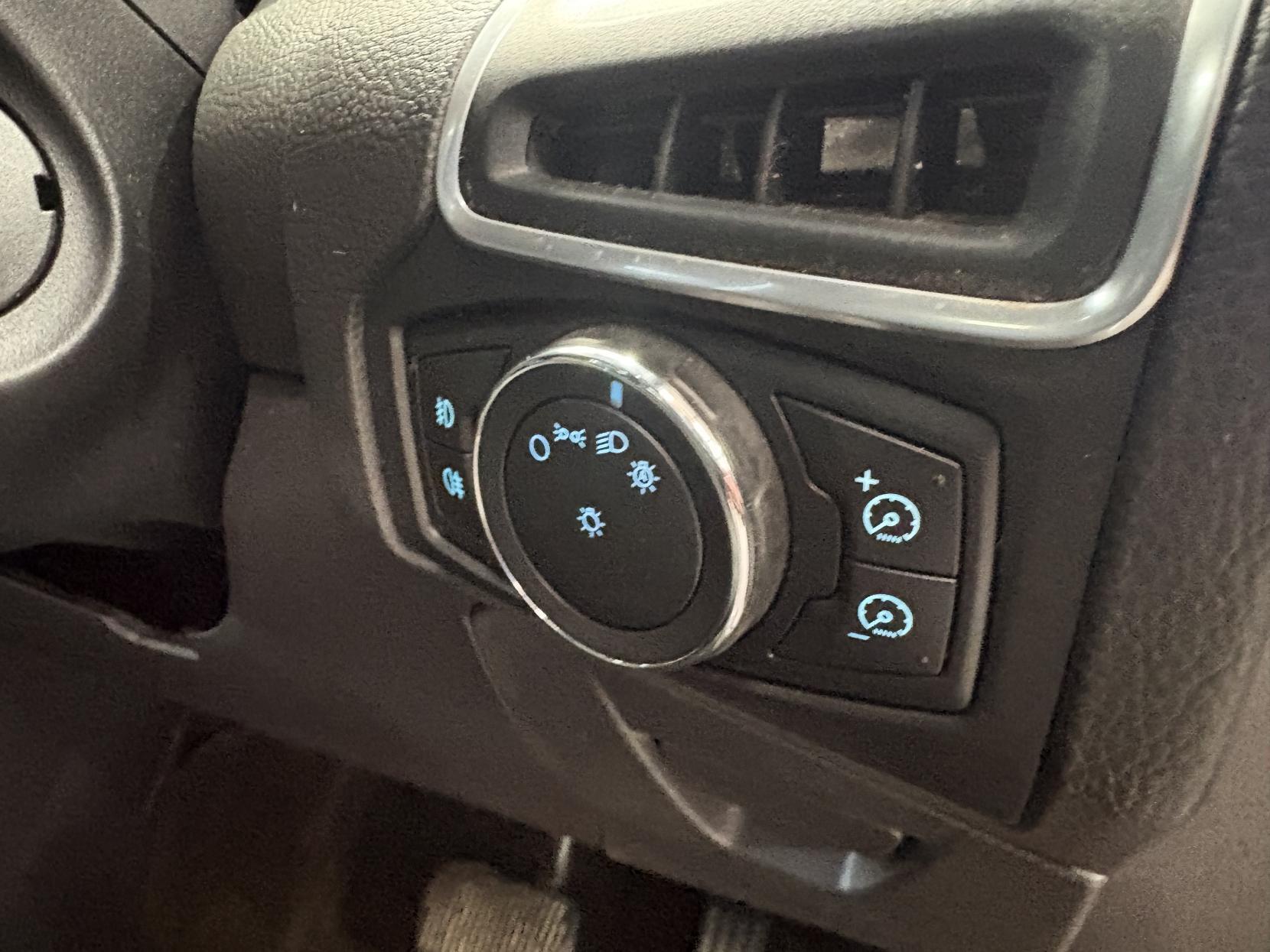Ford Focus - Image 12