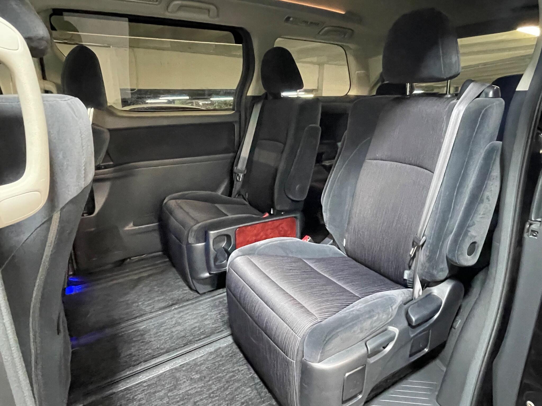 Toyota Vellfire - Image 12