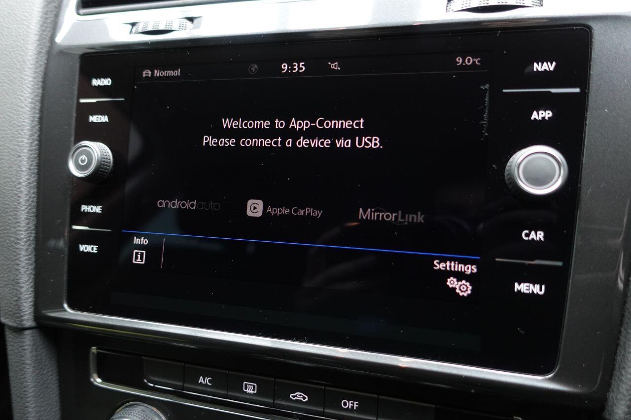 Volkswagen Golf - Image 26